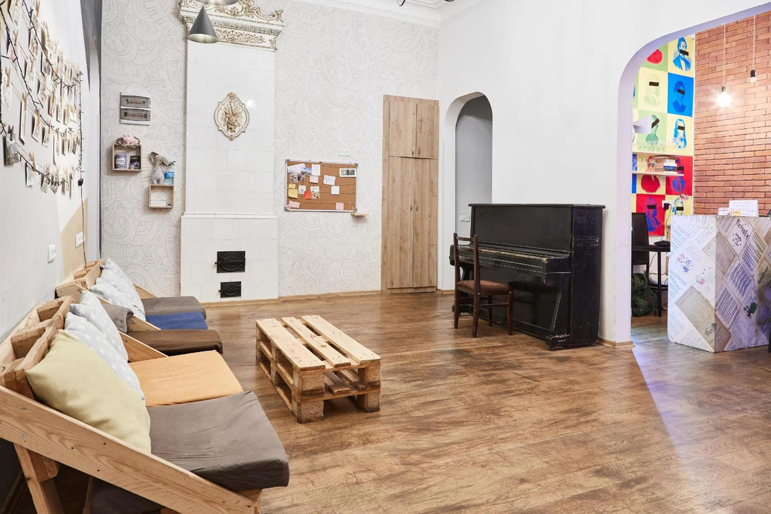 Communal lounge/ TV room in Moosica Hostel