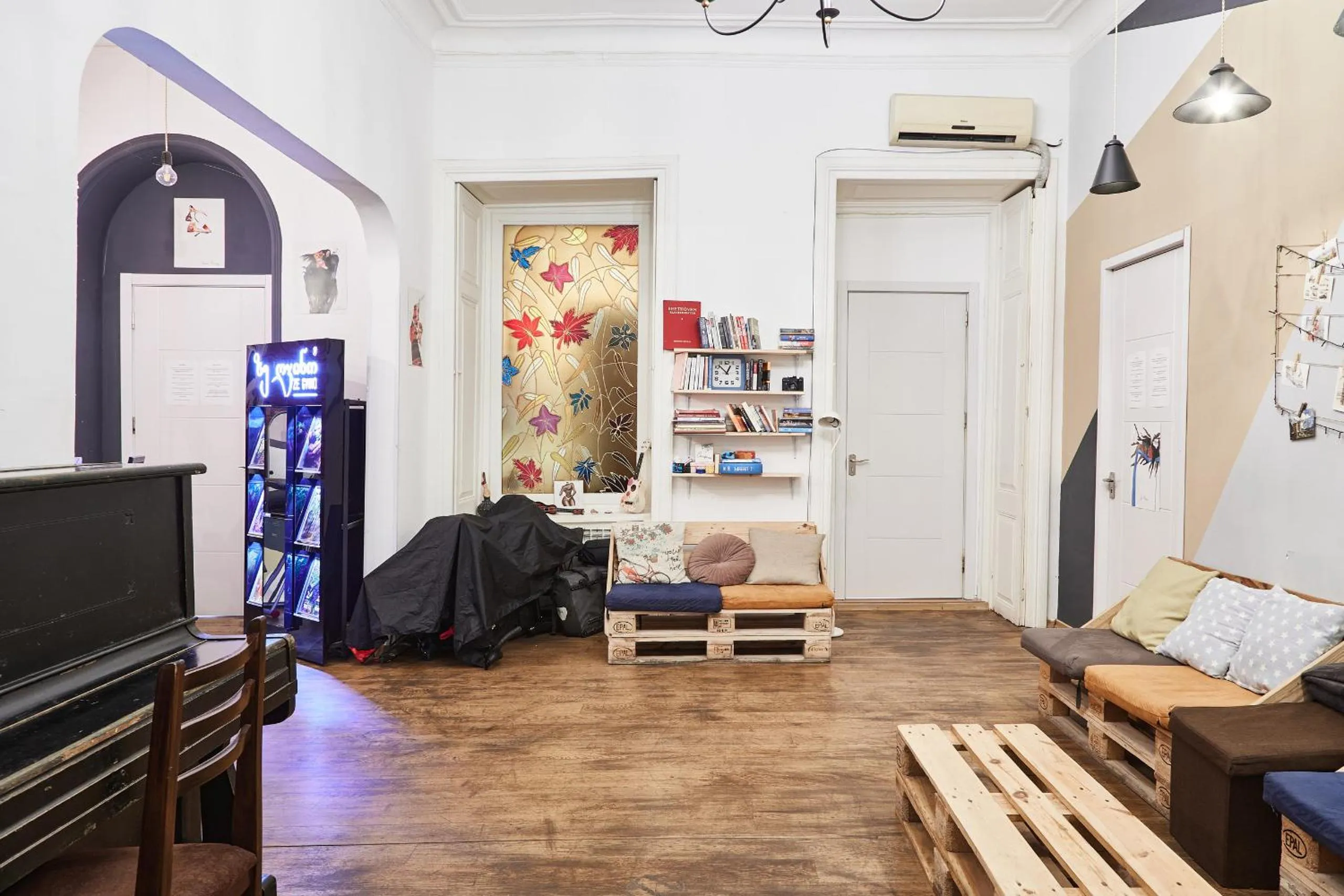 Communal lounge/ TV room in Moosica Hostel