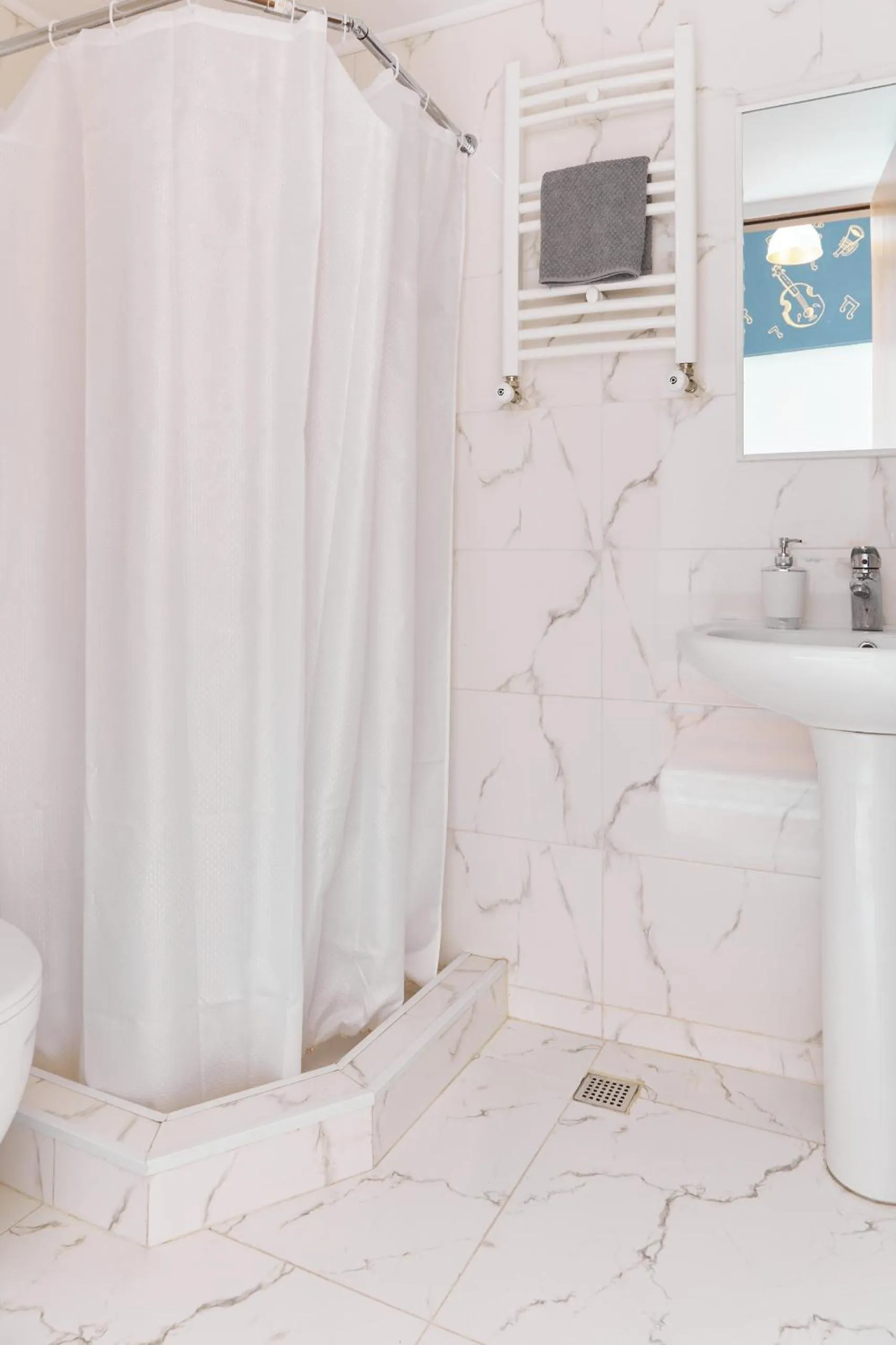 Shower in Moosica Hostel