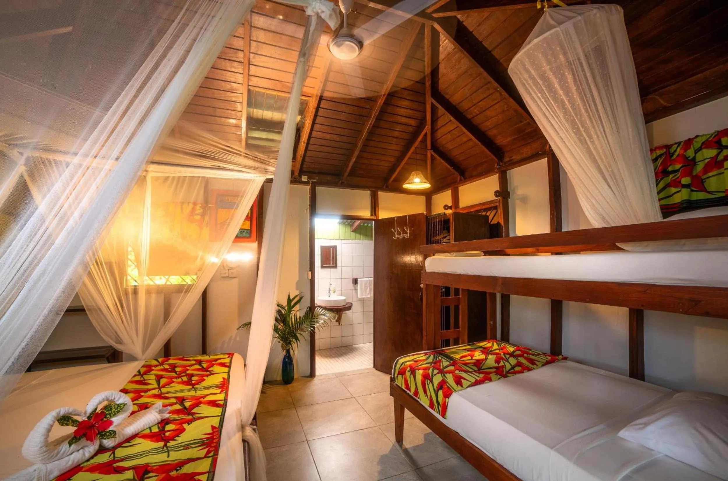 Bed in Hibiscus Valley Inn