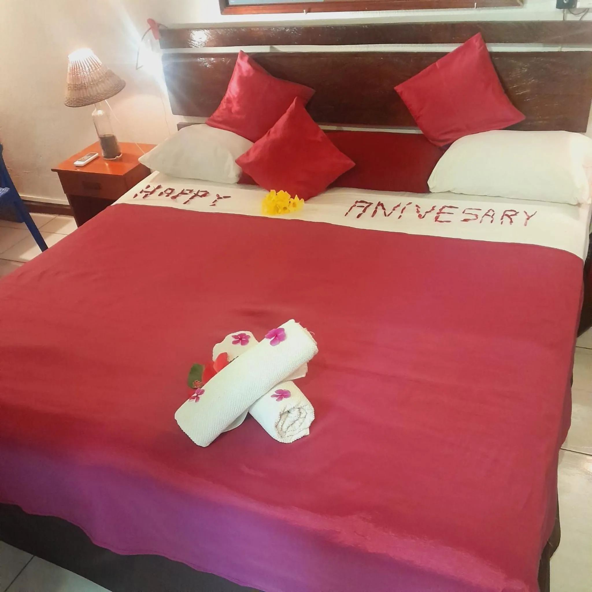 Bed in Hibiscus Valley Inn