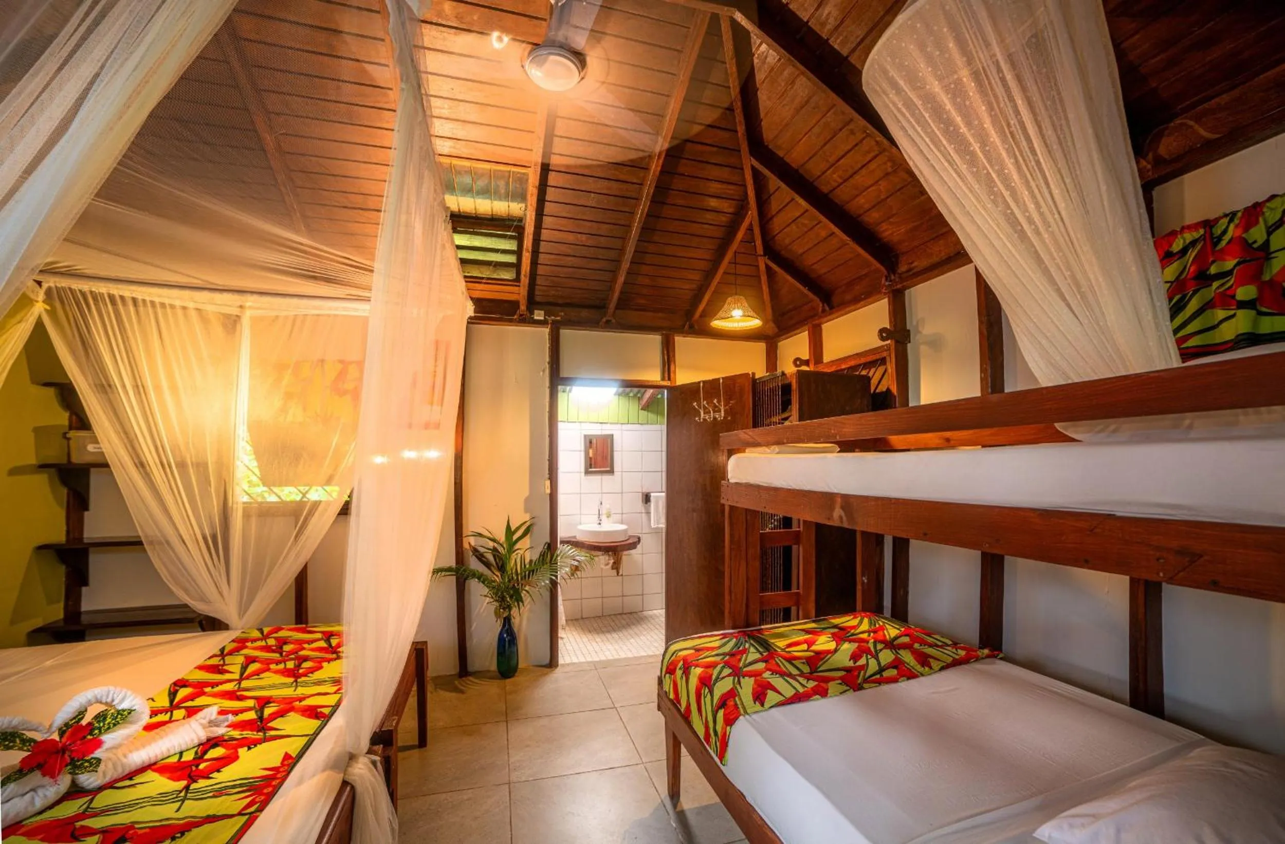 Bed in Hibiscus Valley Inn