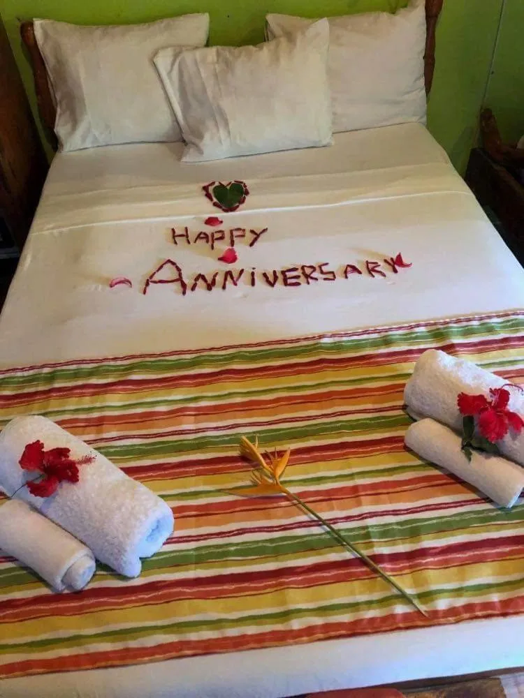 Bed in Hibiscus Valley Inn