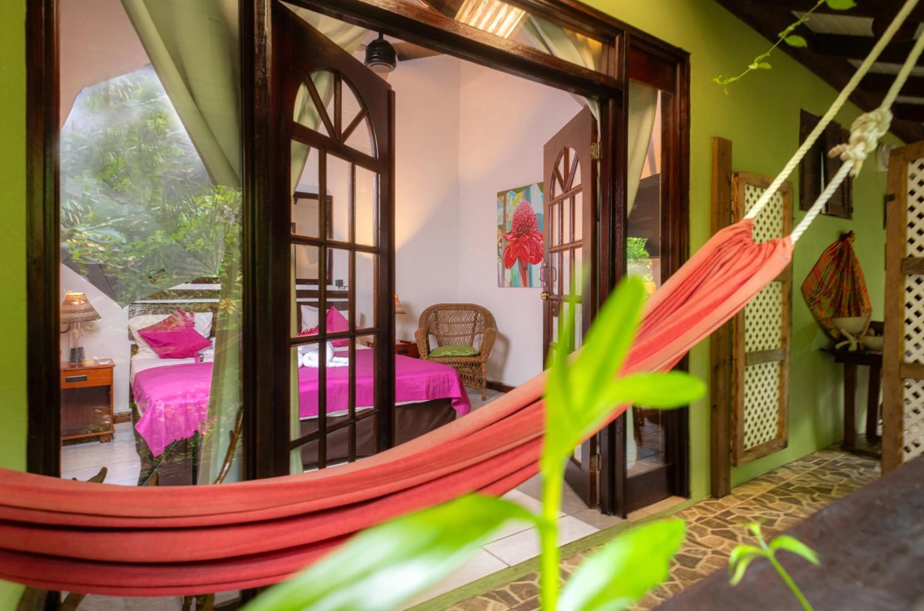 Bed in Hibiscus Valley Inn