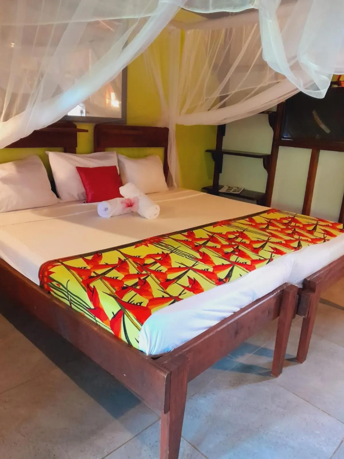 Bed in Hibiscus Valley Inn