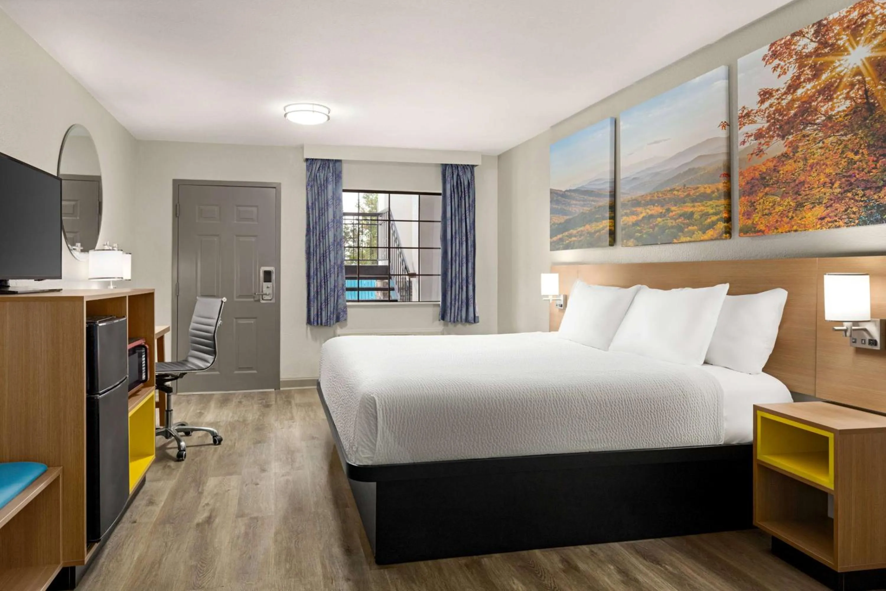 Photo of the whole room, Bed in Days Inn by Wyndham Fulton