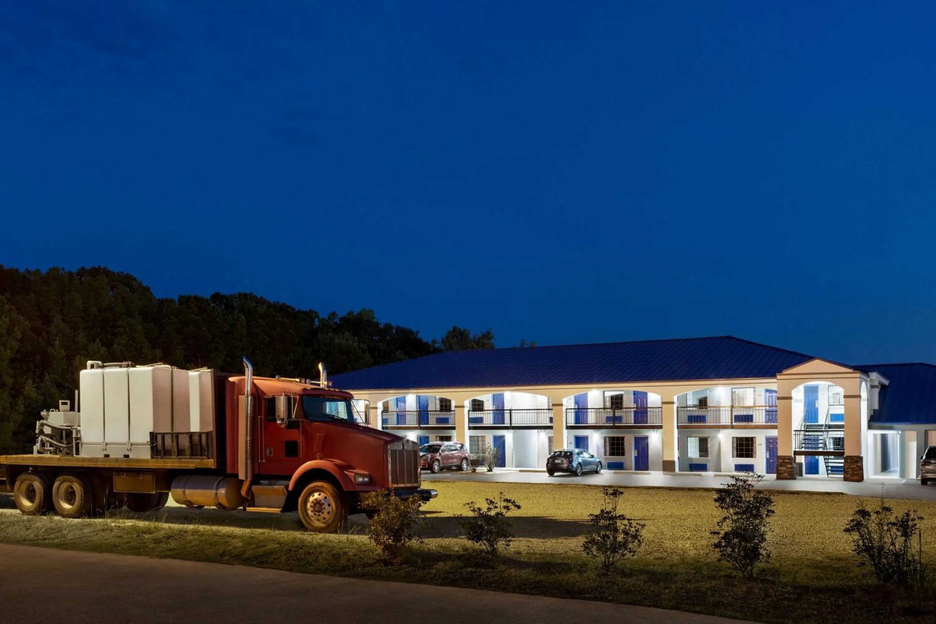 Property building in Days Inn by Wyndham Fulton