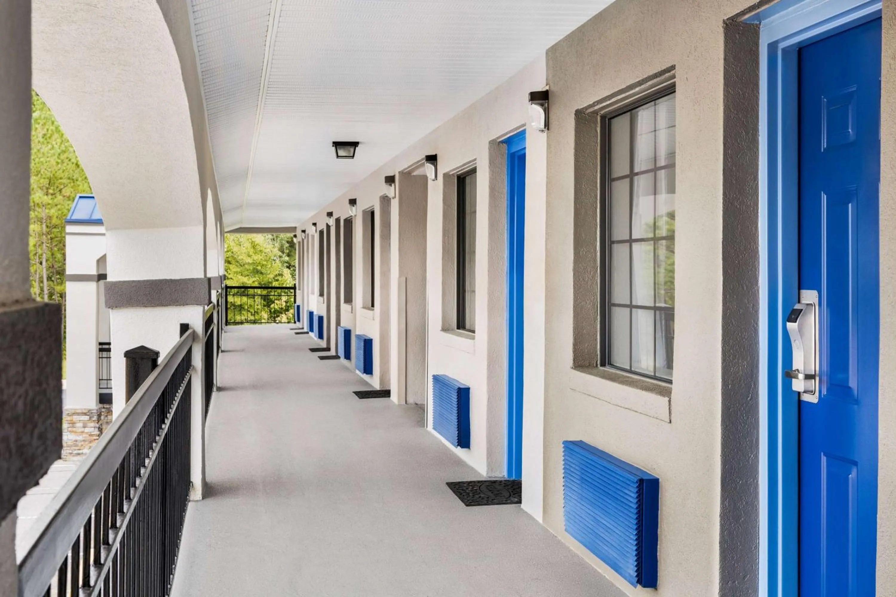 Property building in Days Inn by Wyndham Fulton