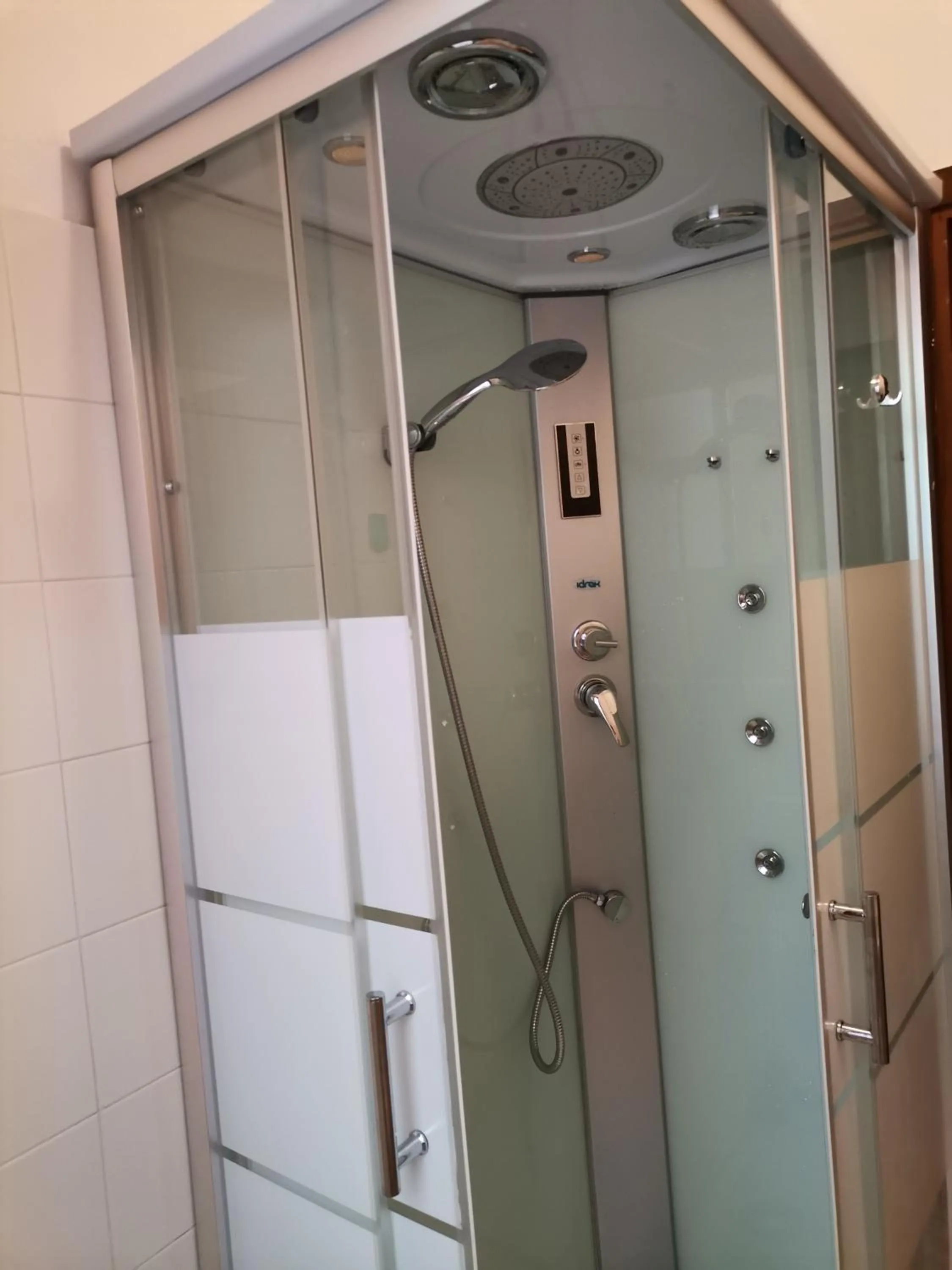 Bathroom in B&B Porto Vecchio ROOMS - Stazione Centrale Trieste