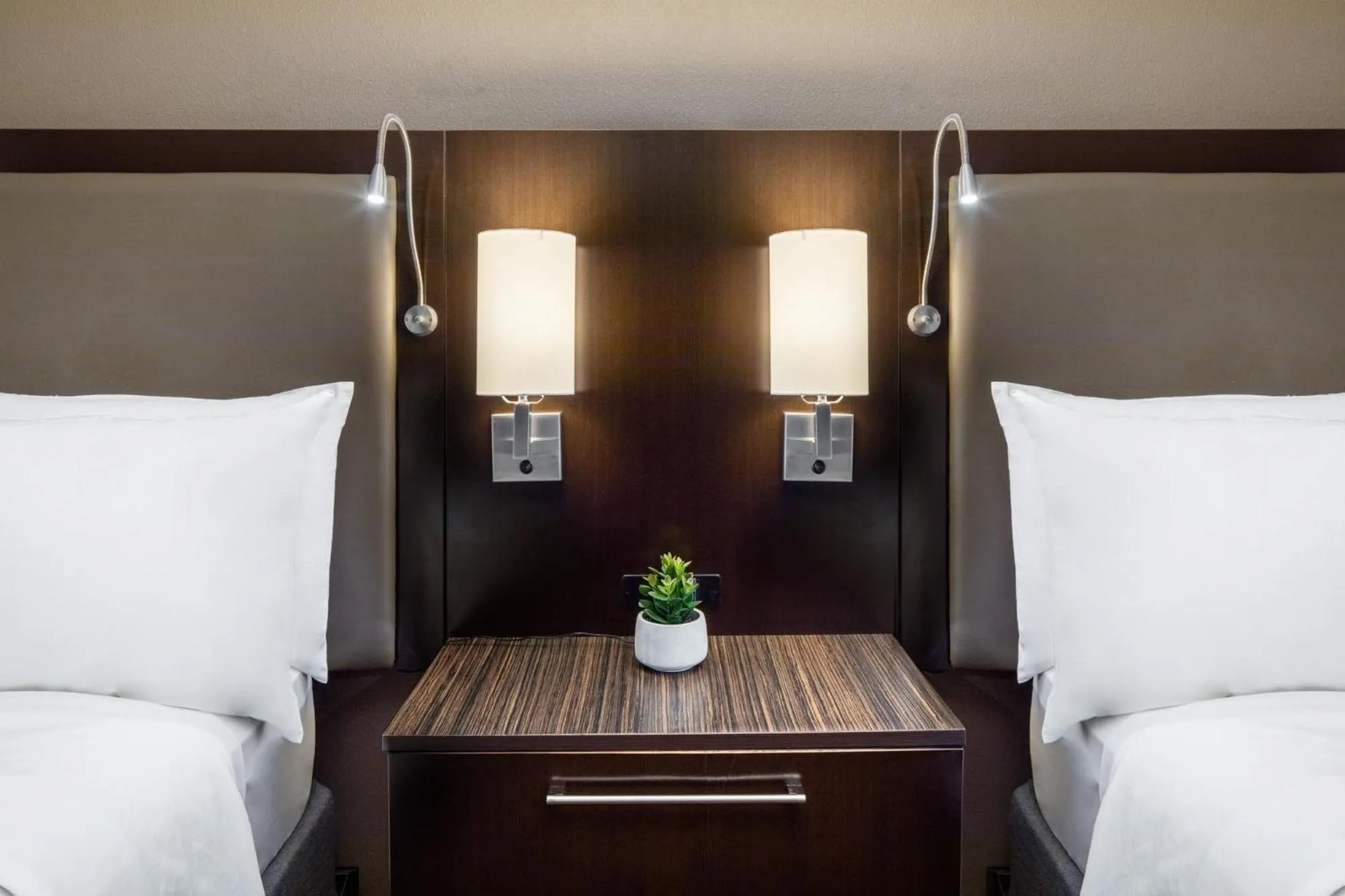 Photo of the whole room, Bed in Holiday Inn and Suites Phoenix Airport North by IHG