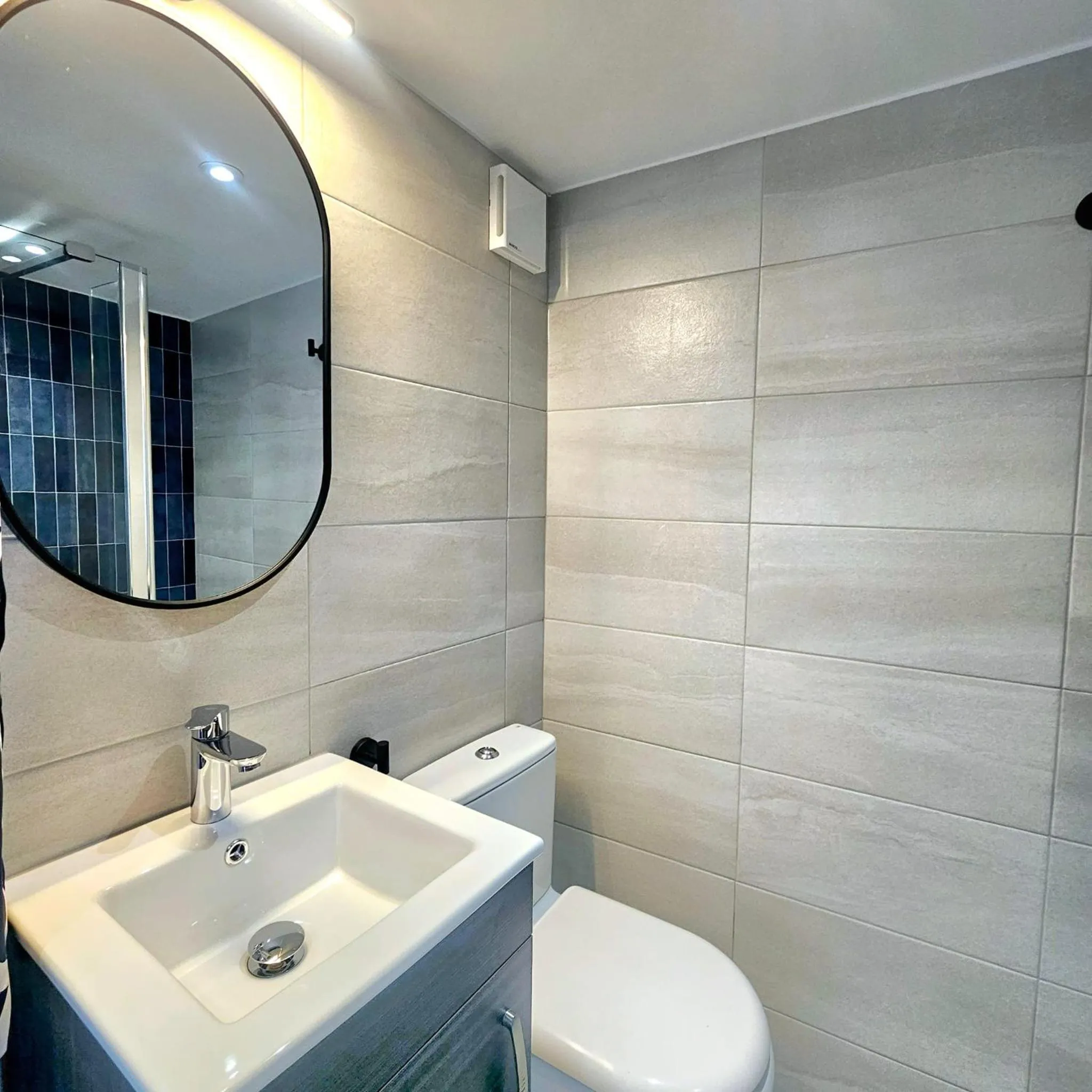 Bathroom in Mentone Hotel