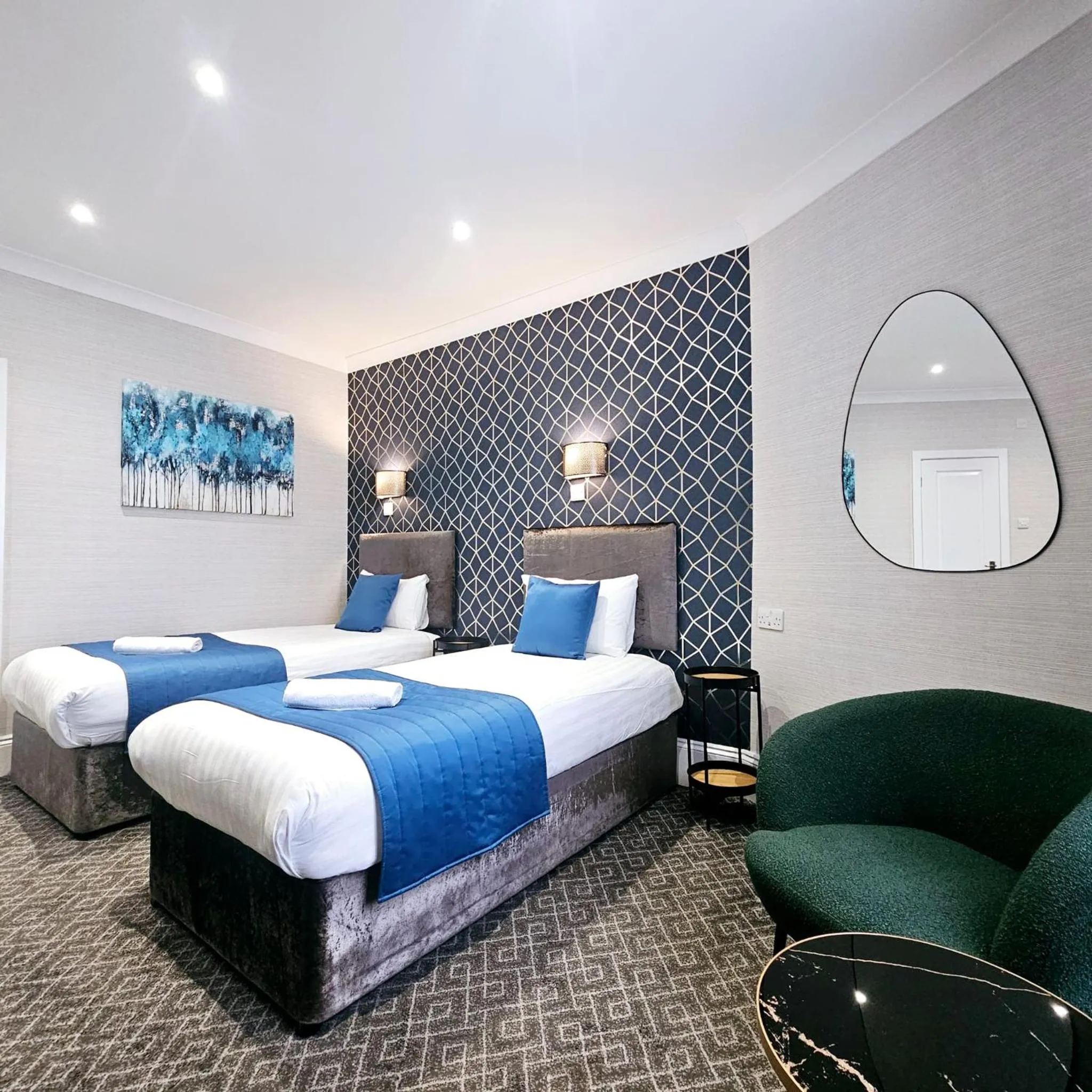 Bedroom, Bed in Mentone Hotel