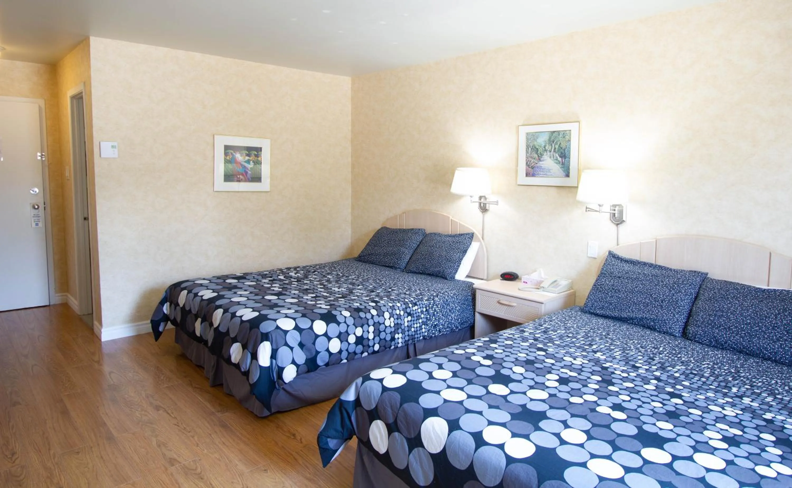 Bedroom, Bed in Auberge La Rocaille