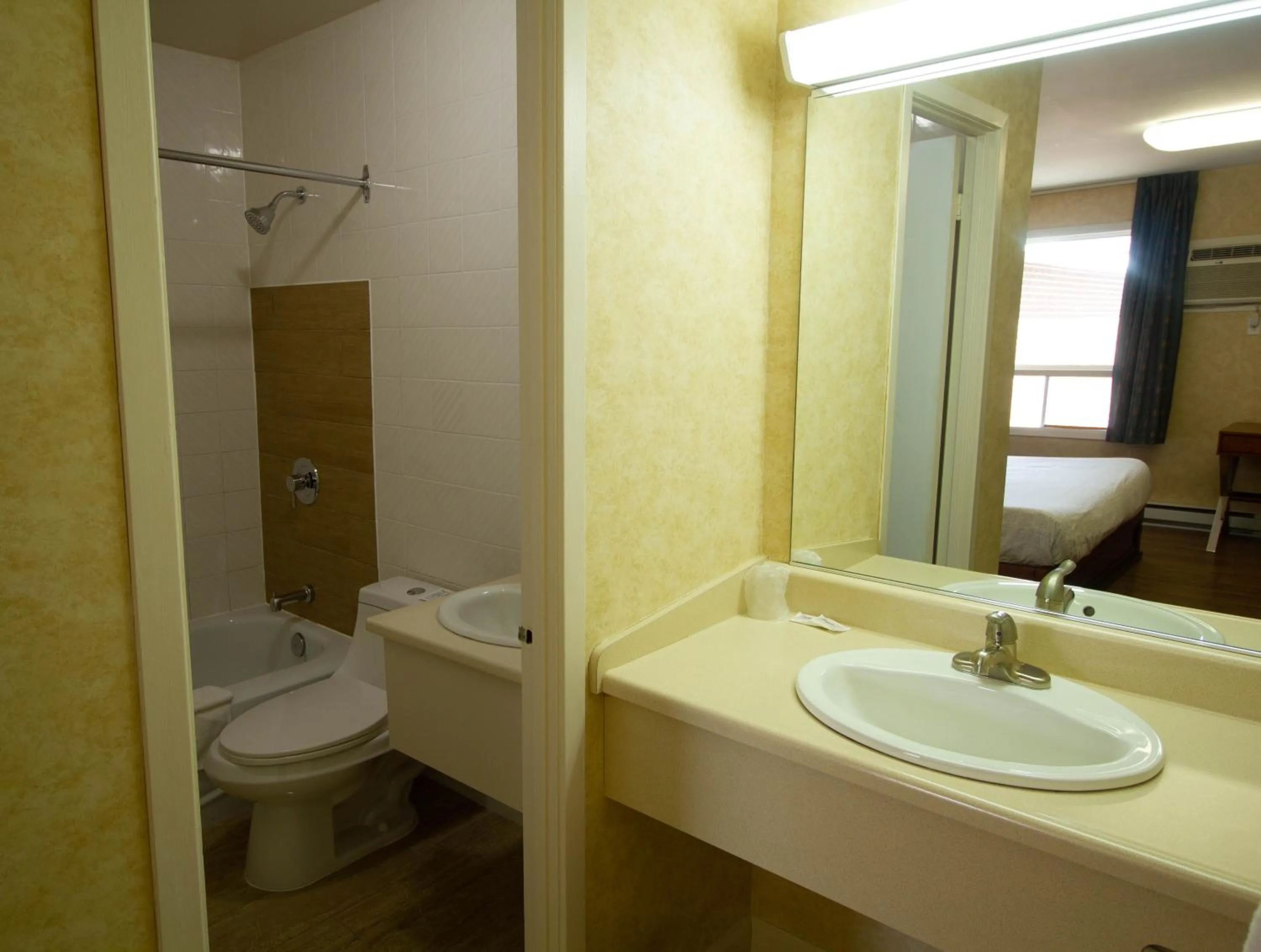 Bathroom in Auberge La Rocaille