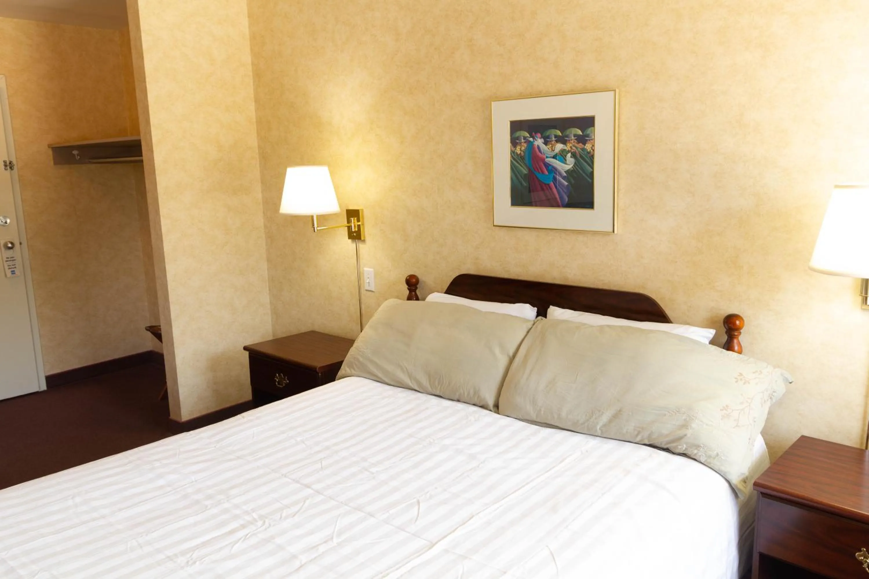 Bedroom, Bed in Auberge La Rocaille