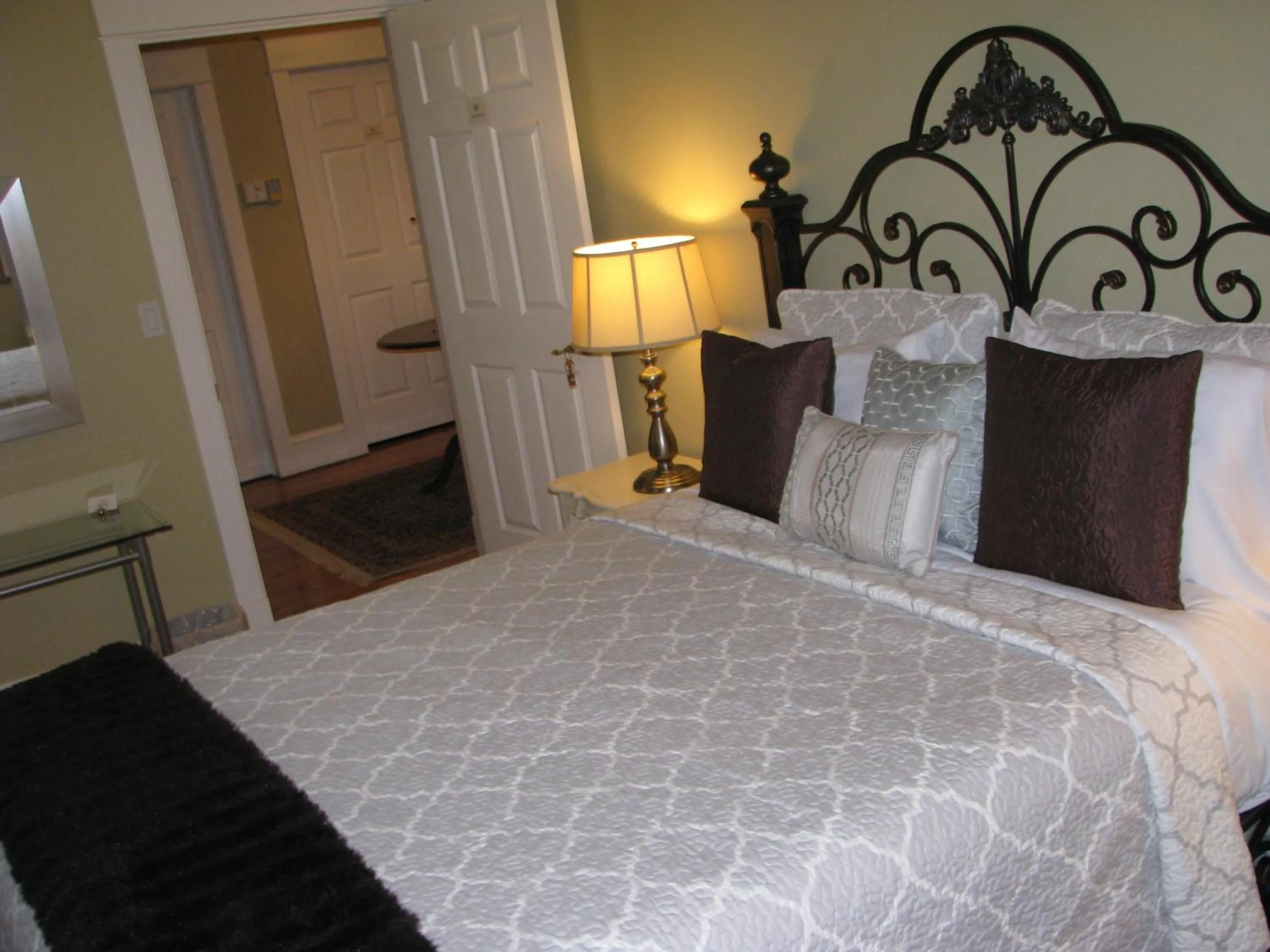 Bed in Clyde Hall Bed and Breakfast