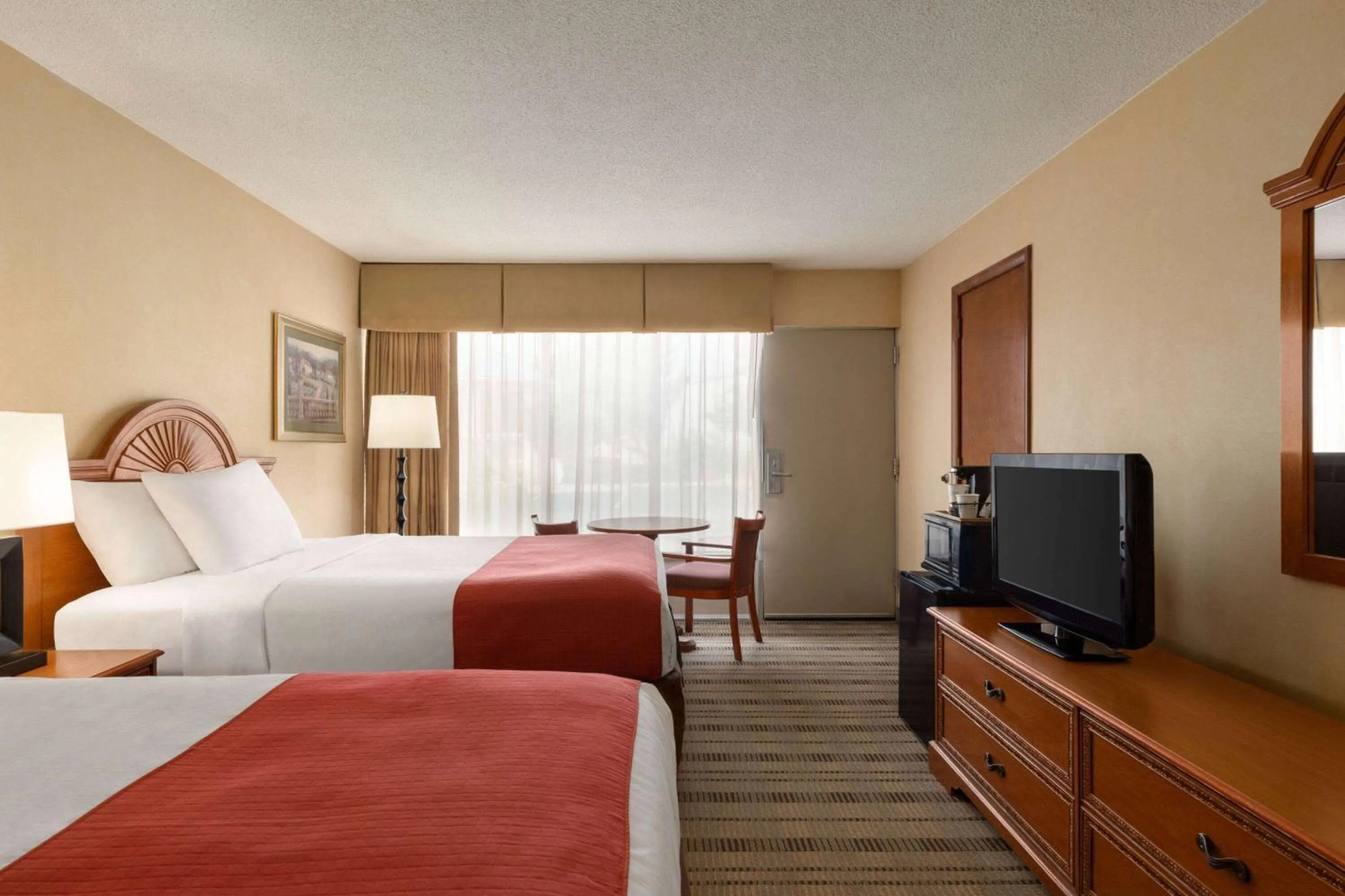 Photo of the whole room, Bed in Baymont by Wyndham Lynchburg