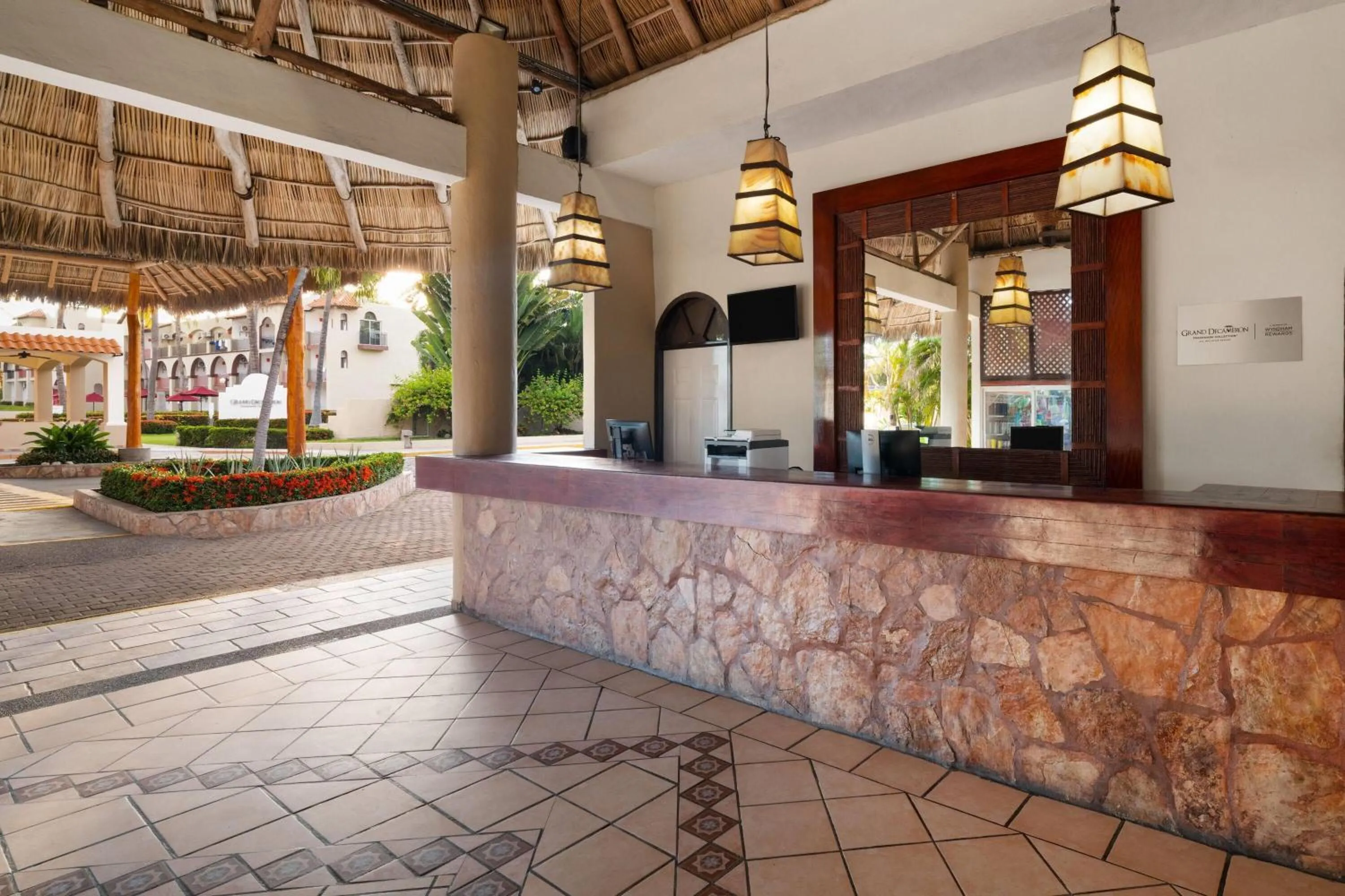 Lobby or reception in Grand Decameron Complex Bucerias, A Trademark All-Inclusive Resort
