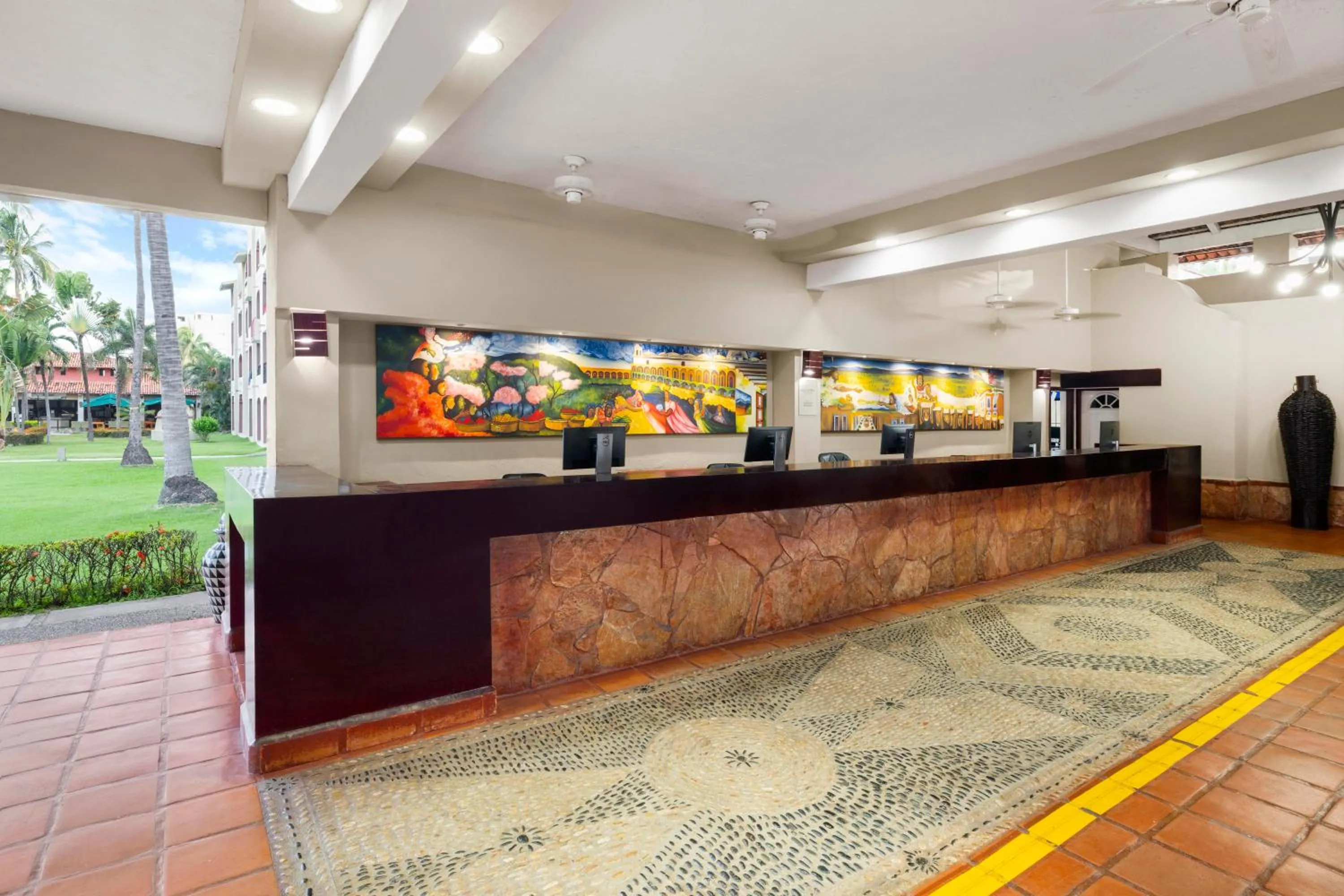 Lobby or reception in Grand Decameron Complex Bucerias, A Trademark All-Inclusive Resort