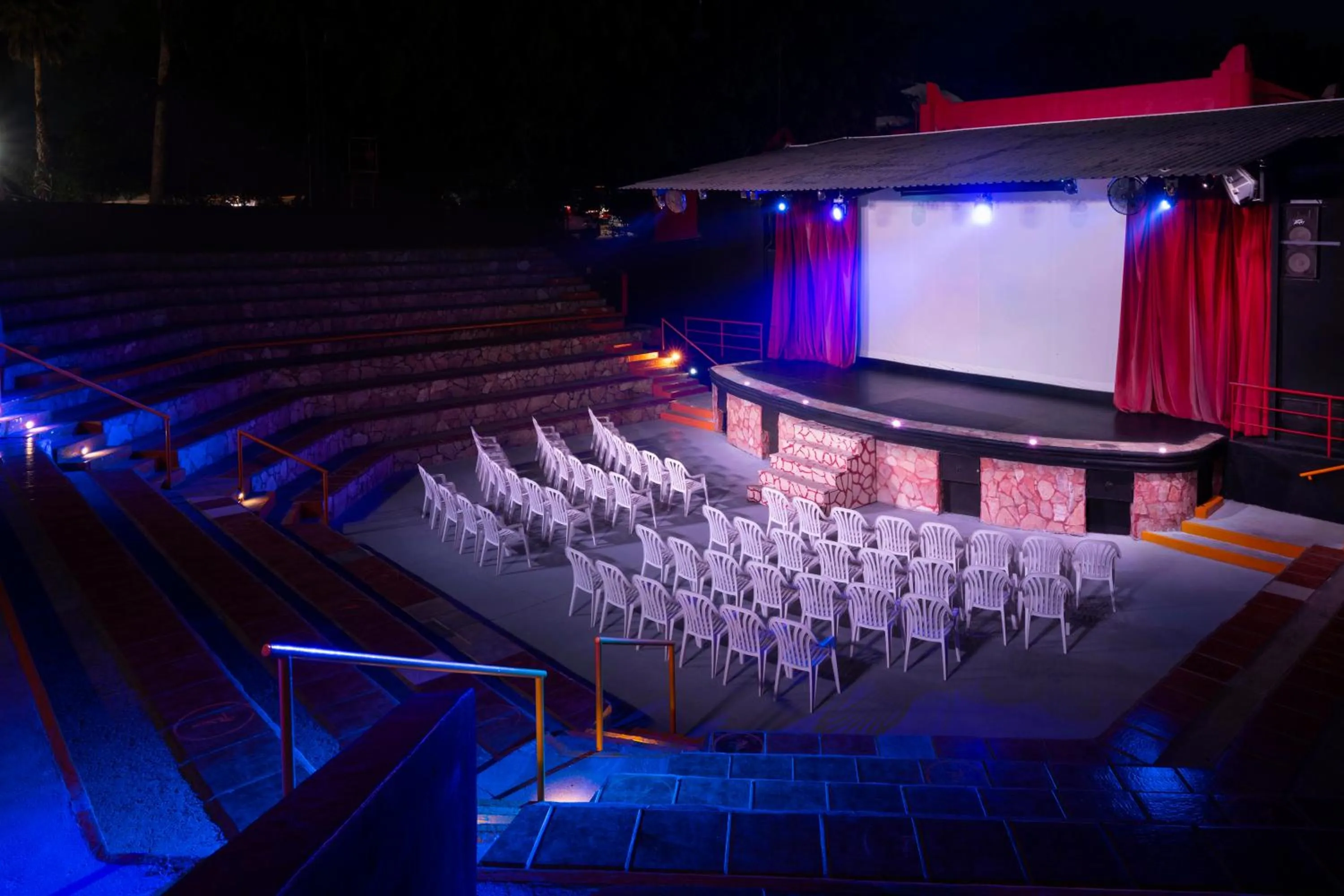Evening entertainment in Grand Decameron Complex Bucerias, A Trademark All-Inclusive Resort