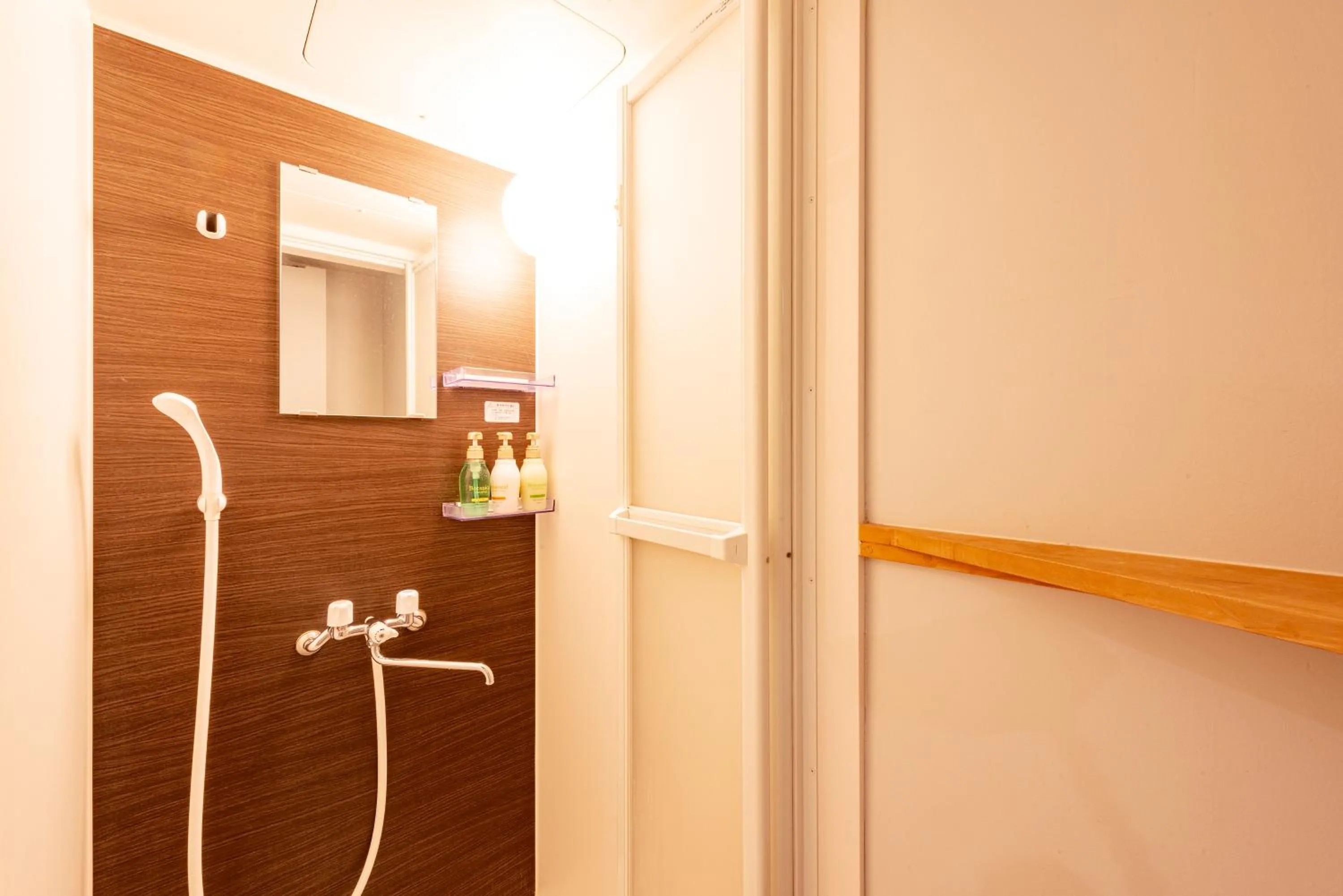 Shower in plat hostel keikyu asakusa station