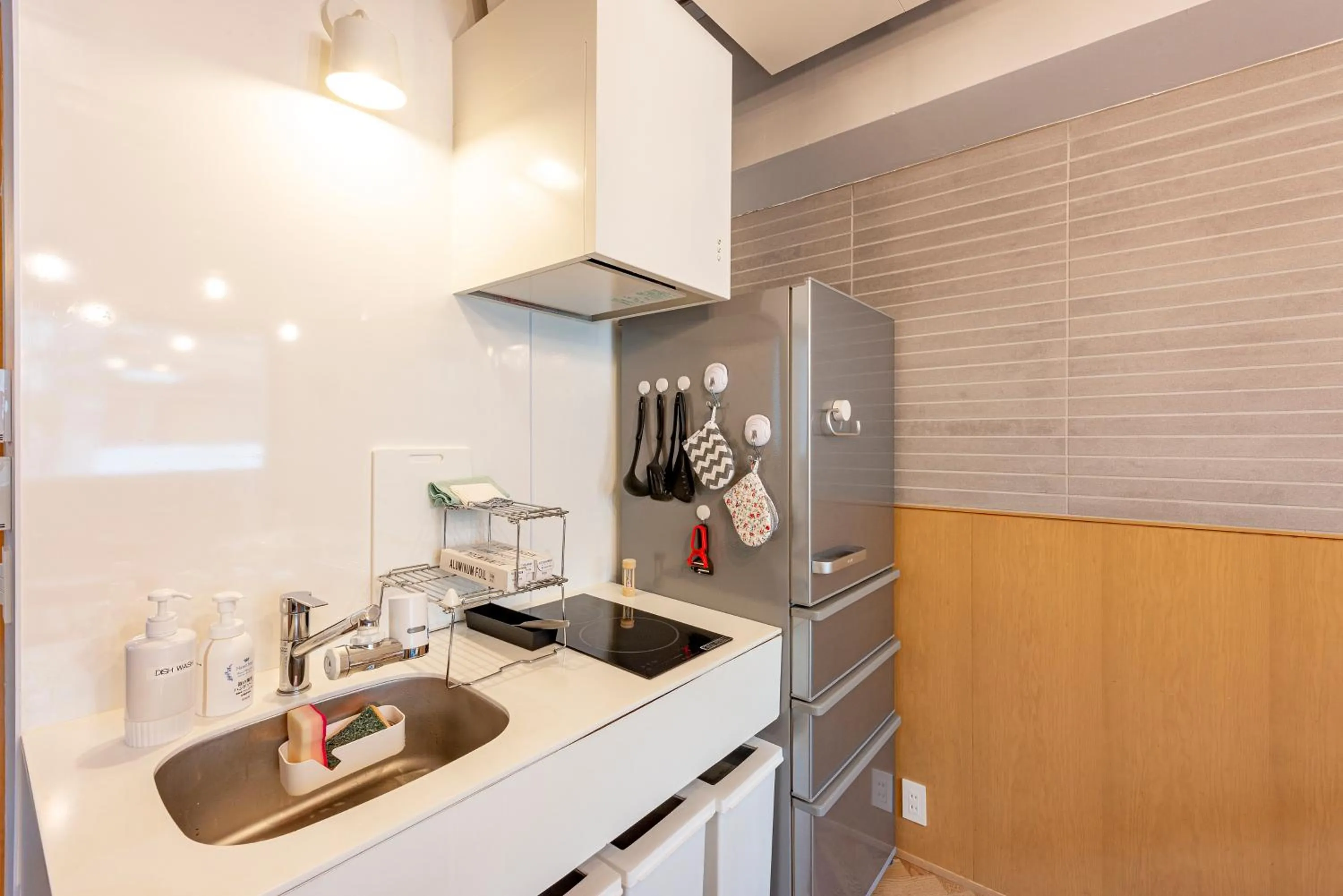 Kitchen or kitchenette in plat hostel keikyu asakusa station