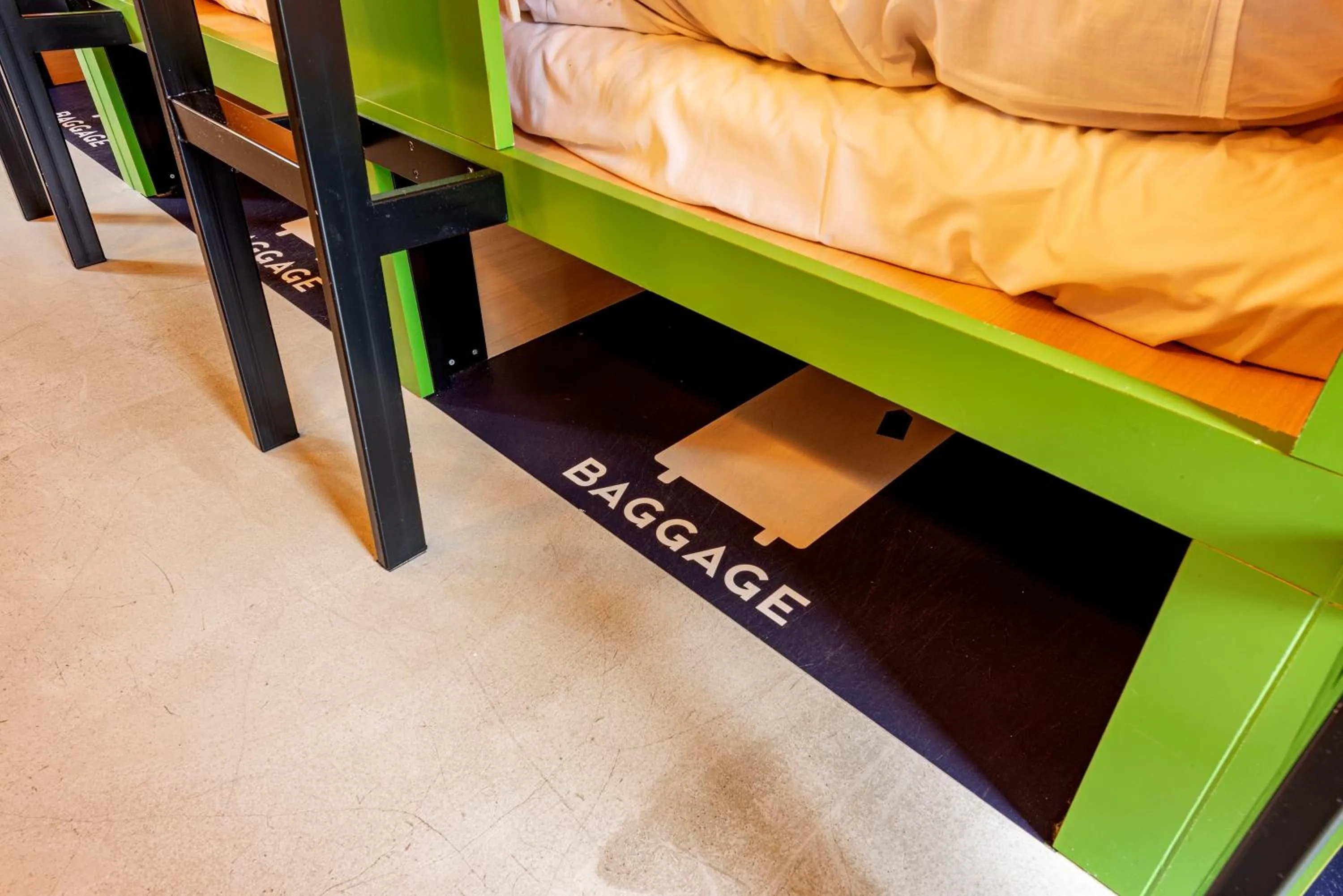 bunk bed, Bed in plat hostel keikyu asakusa station