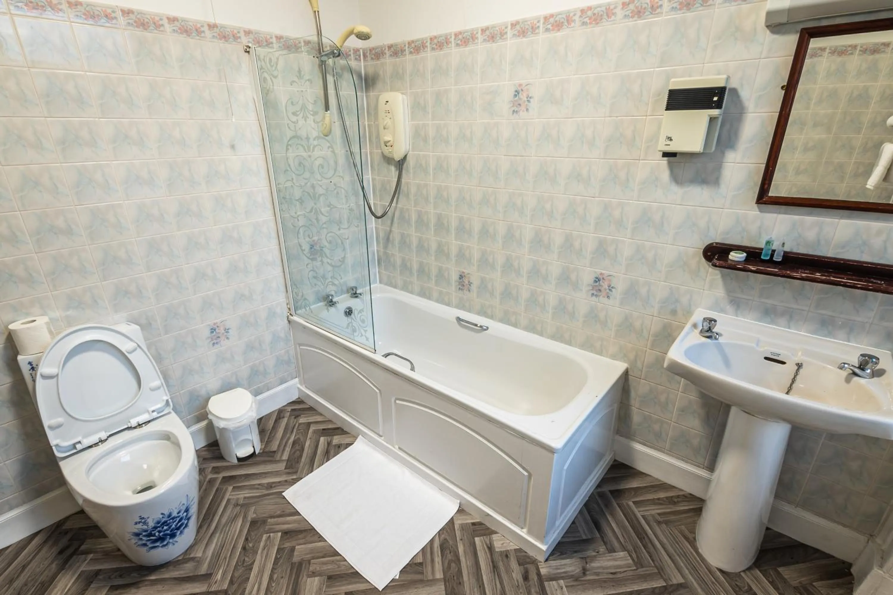 Bathroom in Grampian Hotel