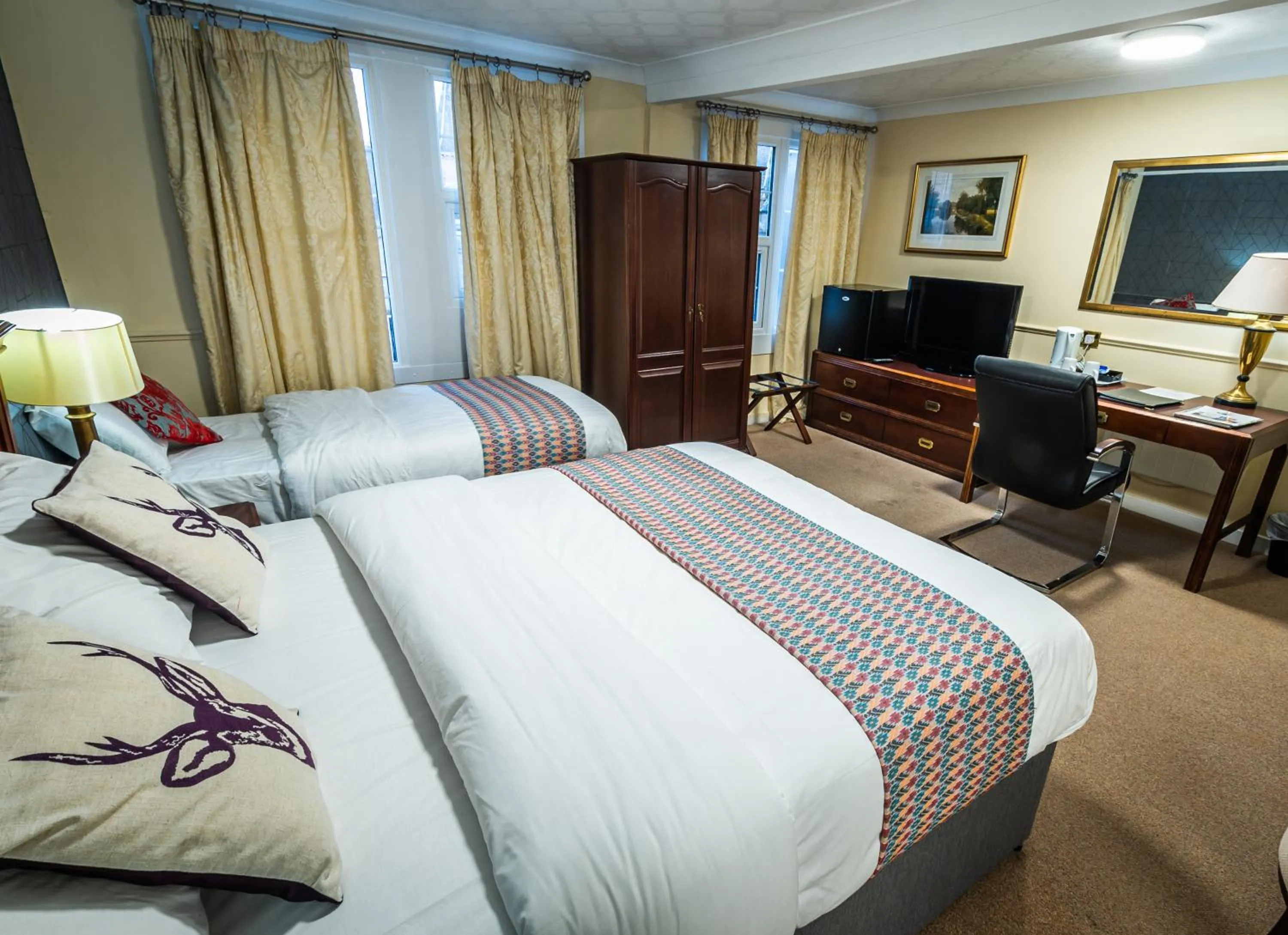 Photo of the whole room, Bed in Grampian Hotel