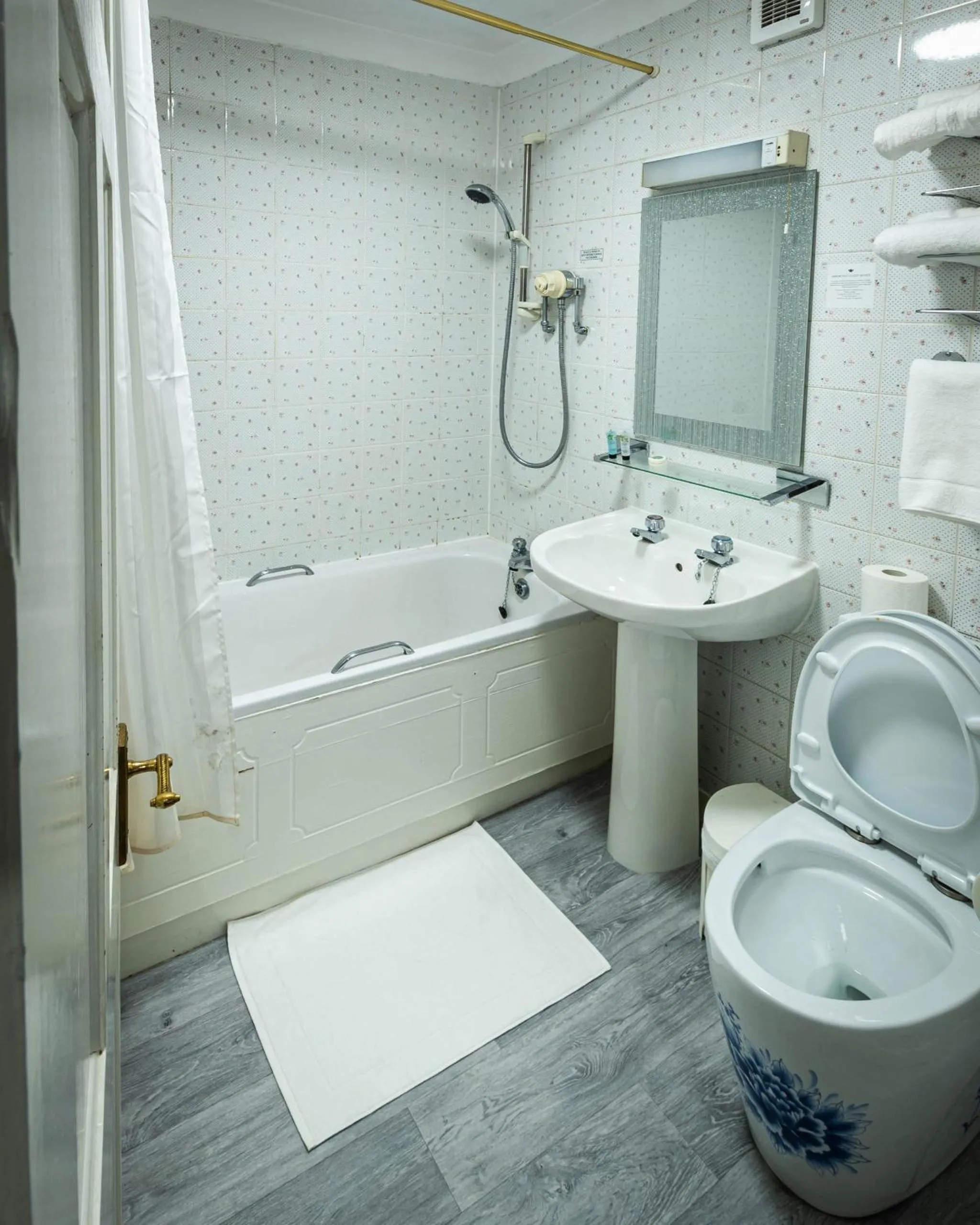 Bathroom in Grampian Hotel