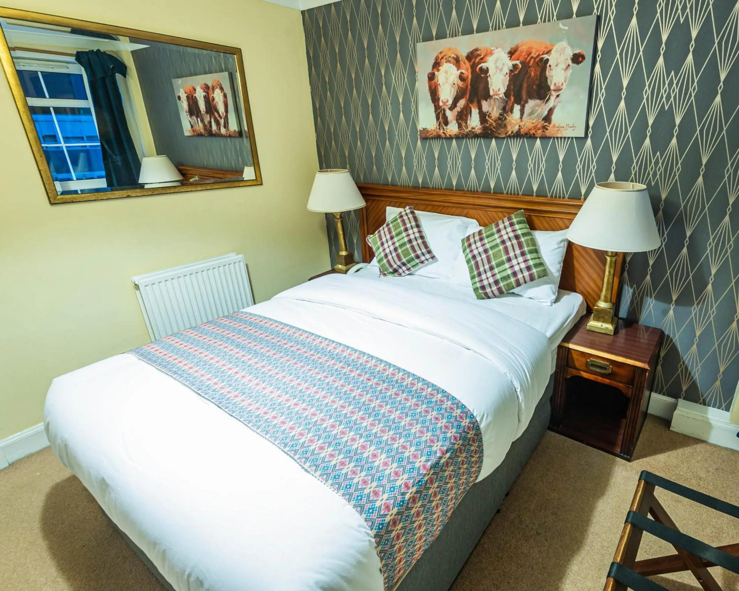 Bedroom, Bed in Grampian Hotel