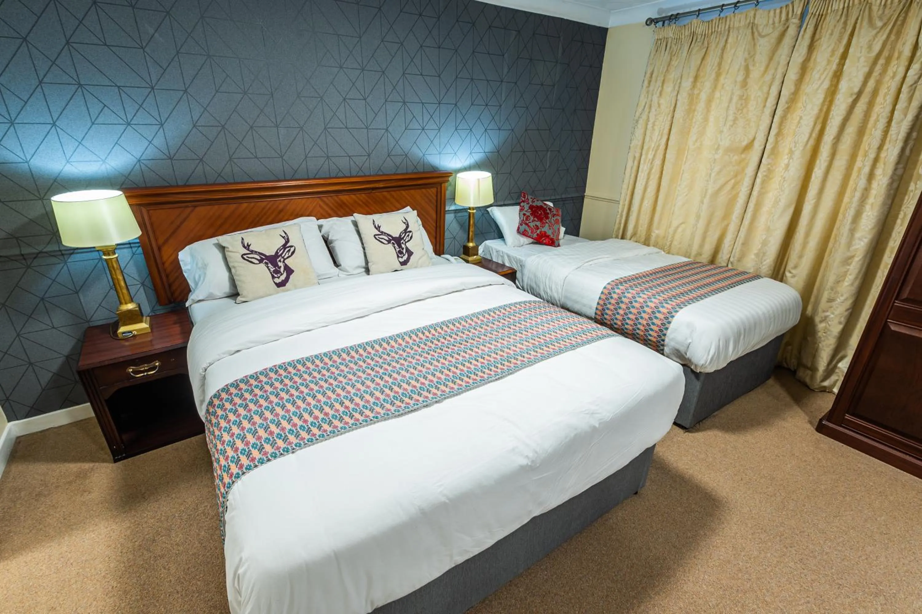 Photo of the whole room, Bed in Grampian Hotel
