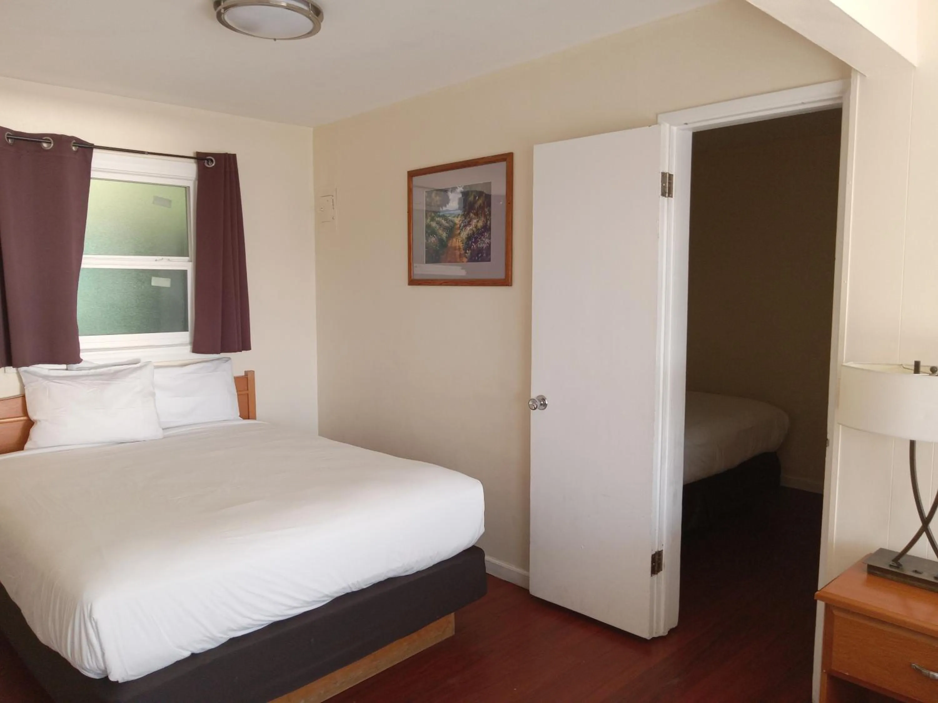 Bed in Blue Coast Inn & Suites