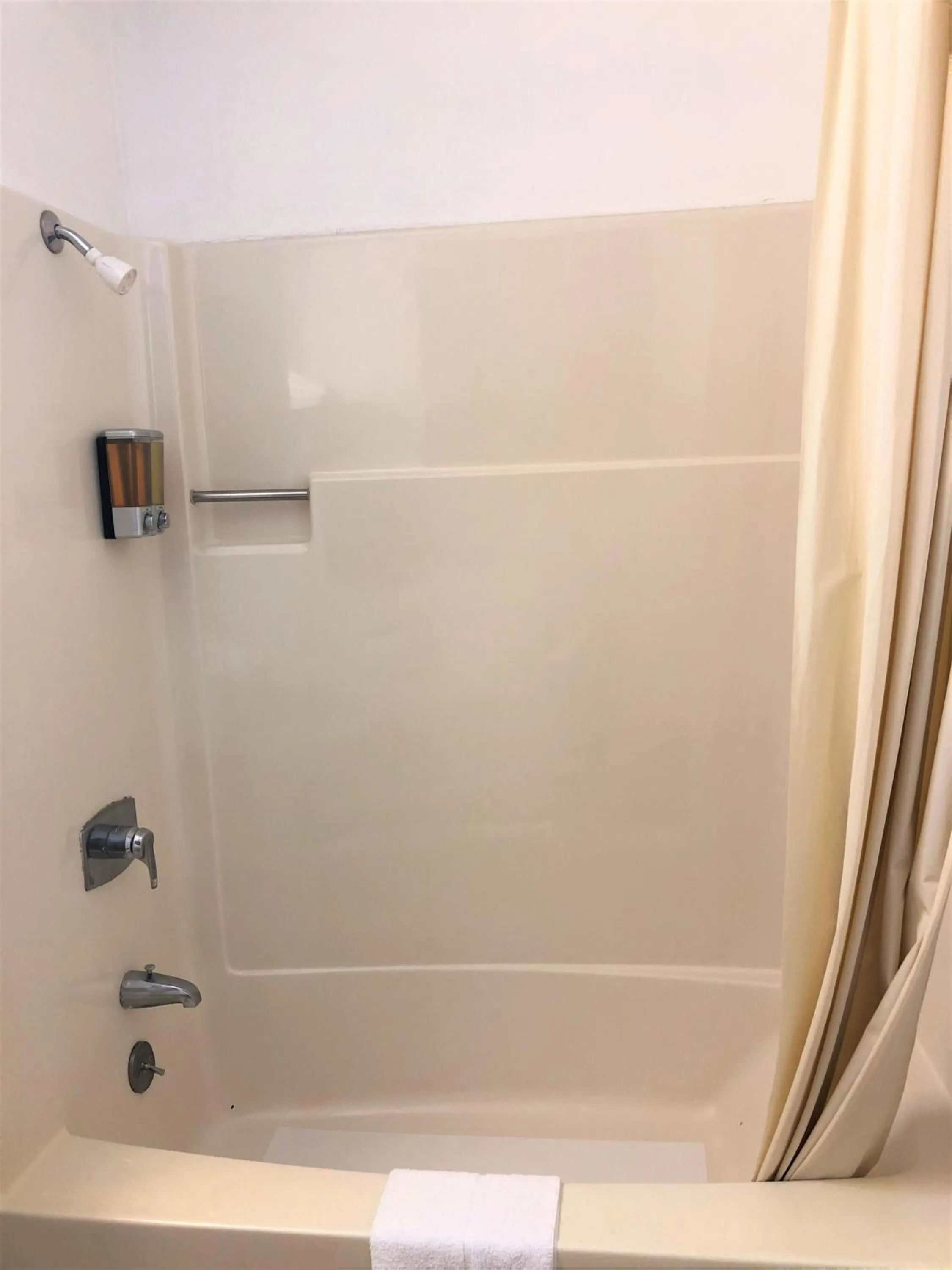Shower in Blue Coast Inn & Suites