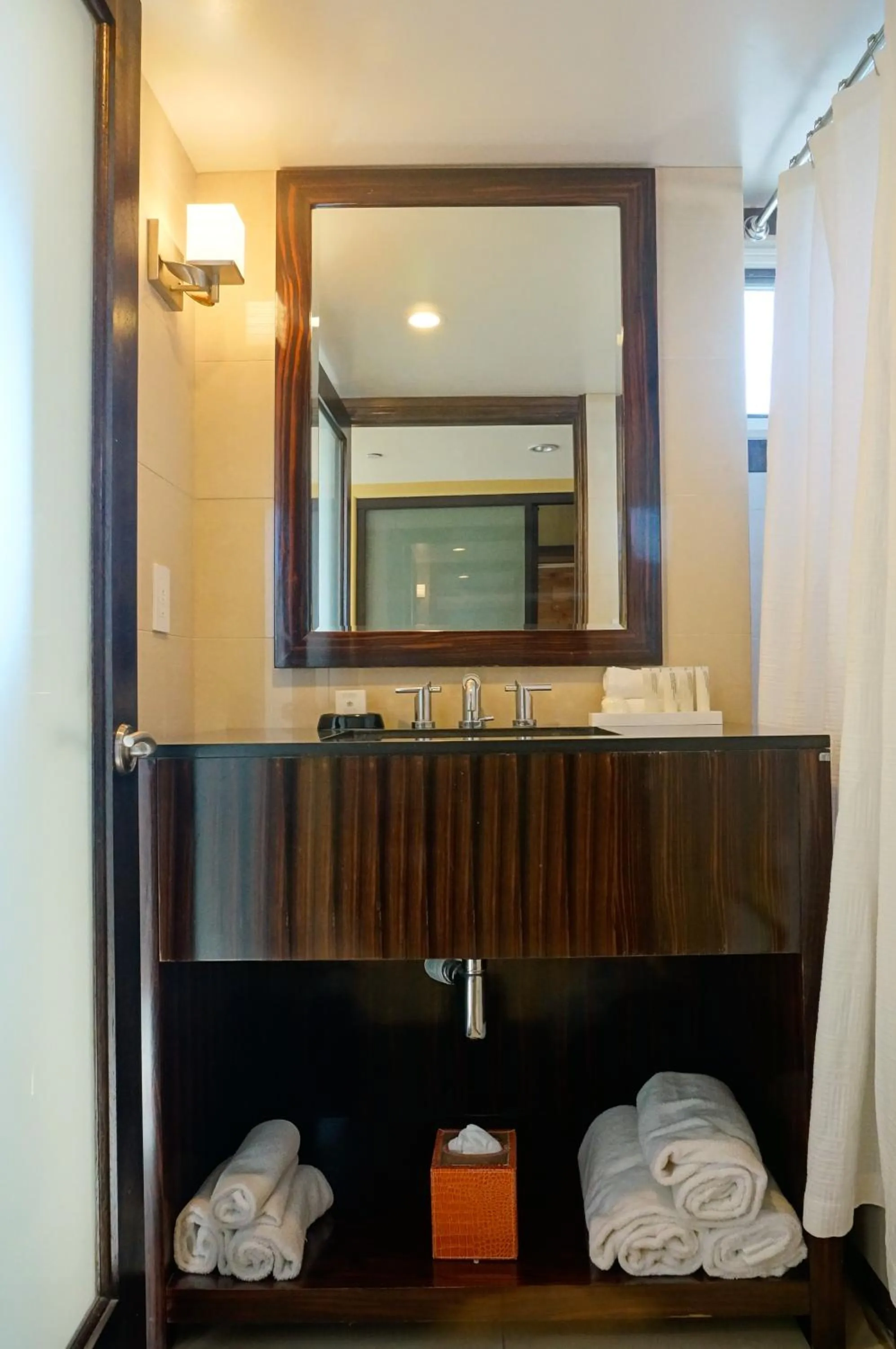 Bathroom in Balboa Inn, On The Beach At Newport