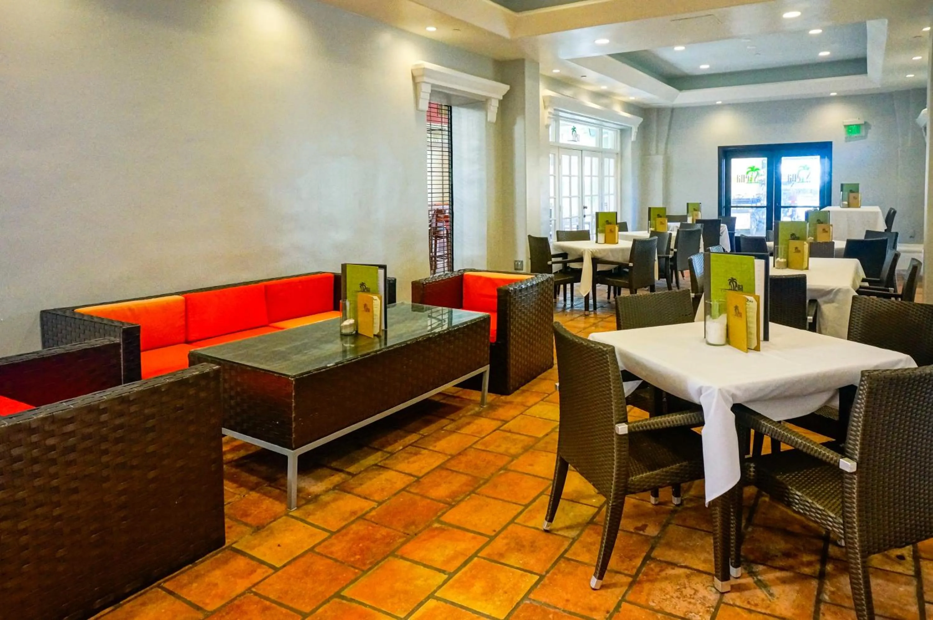 Restaurant/places to eat in Balboa Inn, On The Beach At Newport