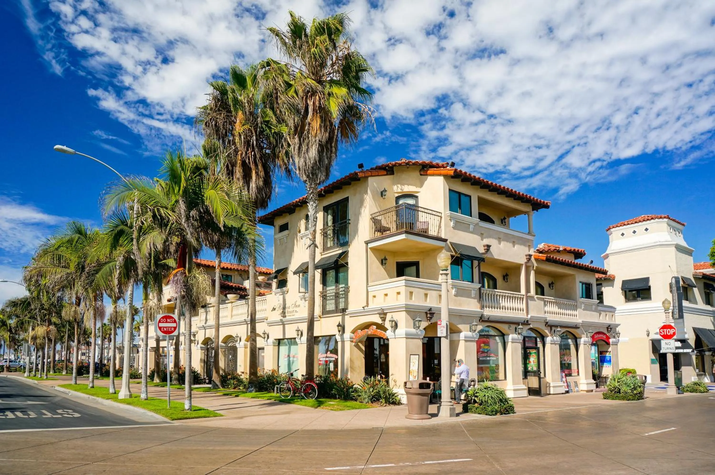 Facade/entrance in Balboa Inn, On The Beach At Newport