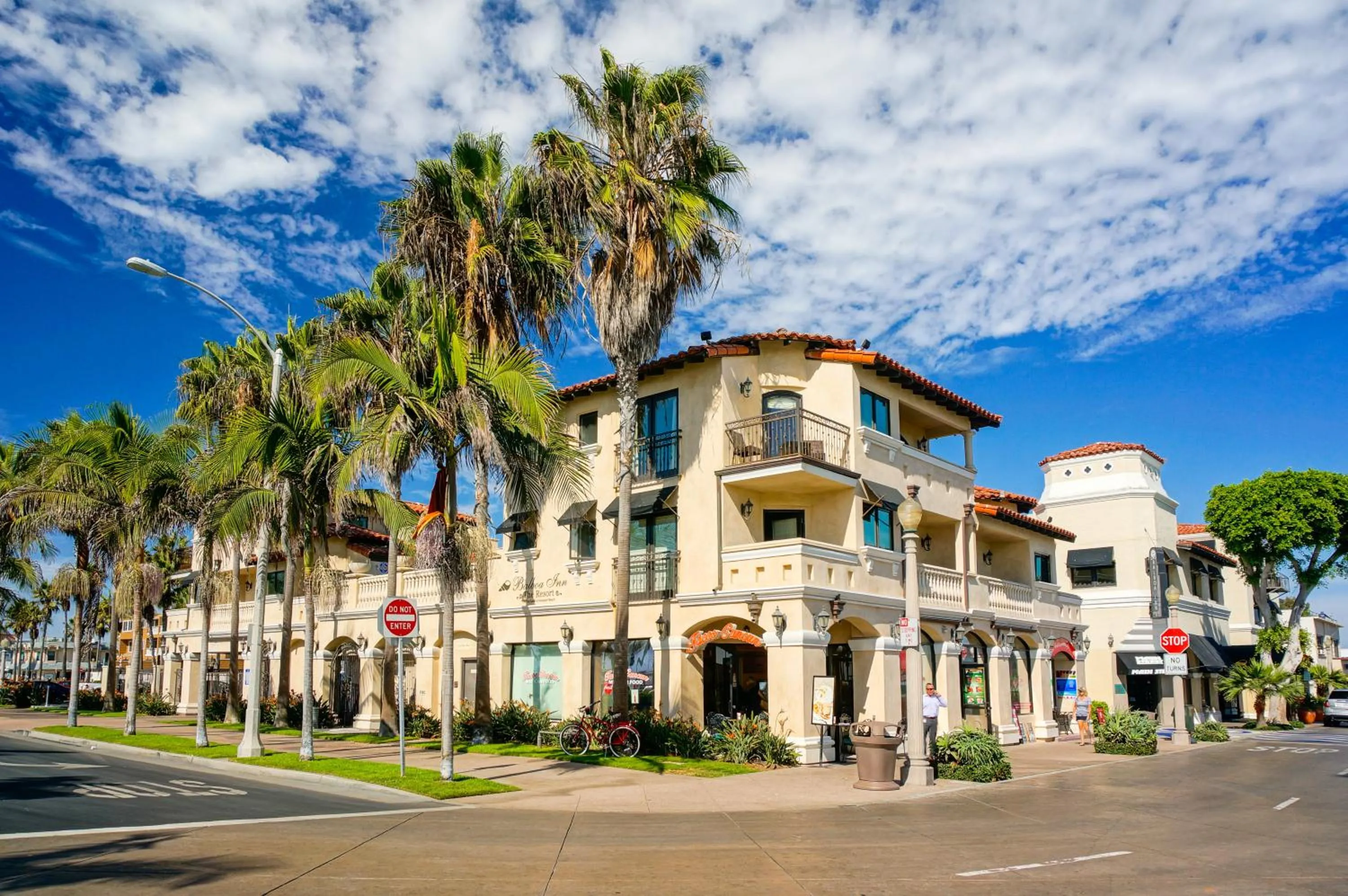 Facade/entrance in Balboa Inn, On The Beach At Newport