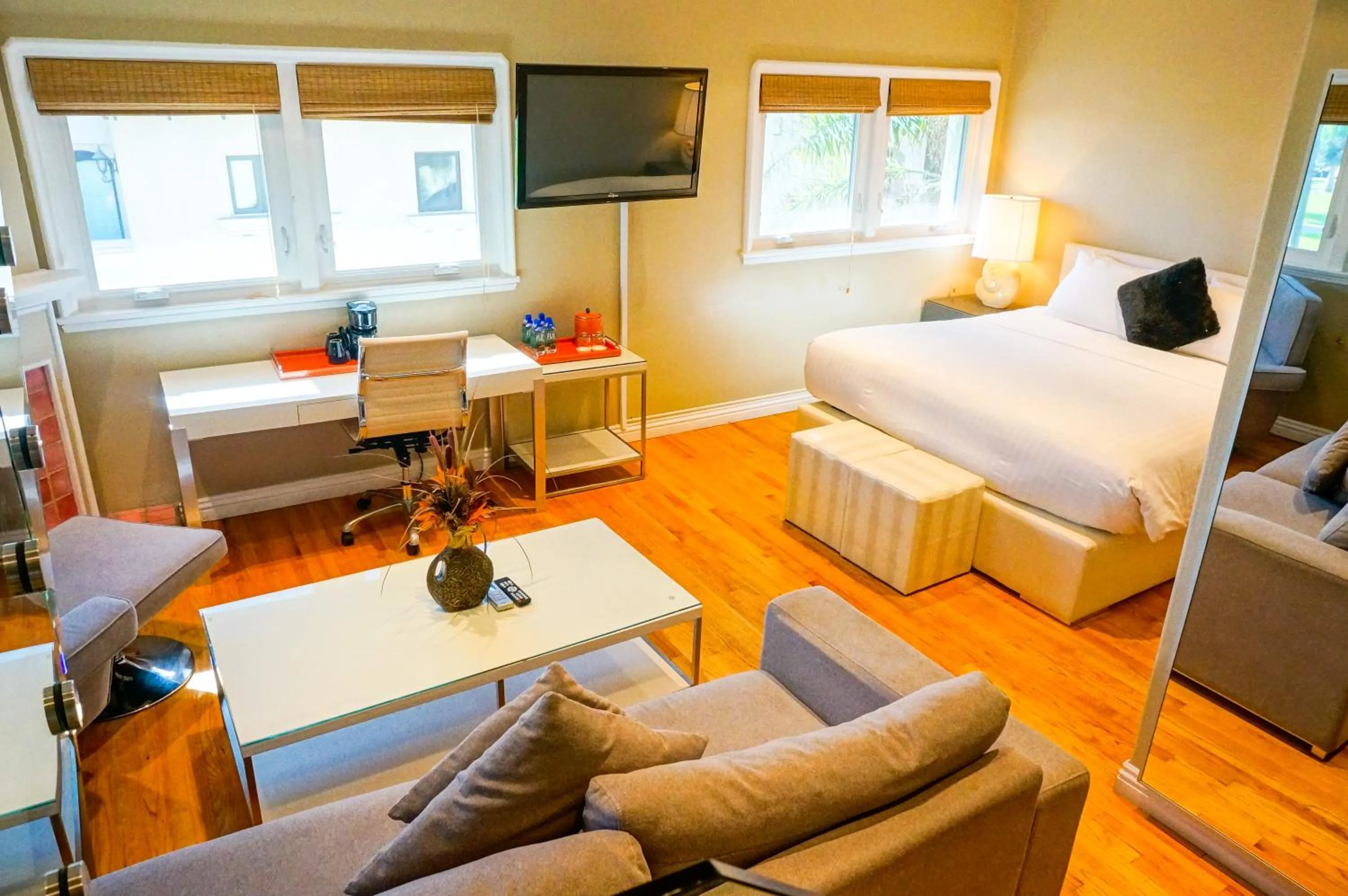 Bed in Balboa Inn, On The Beach At Newport