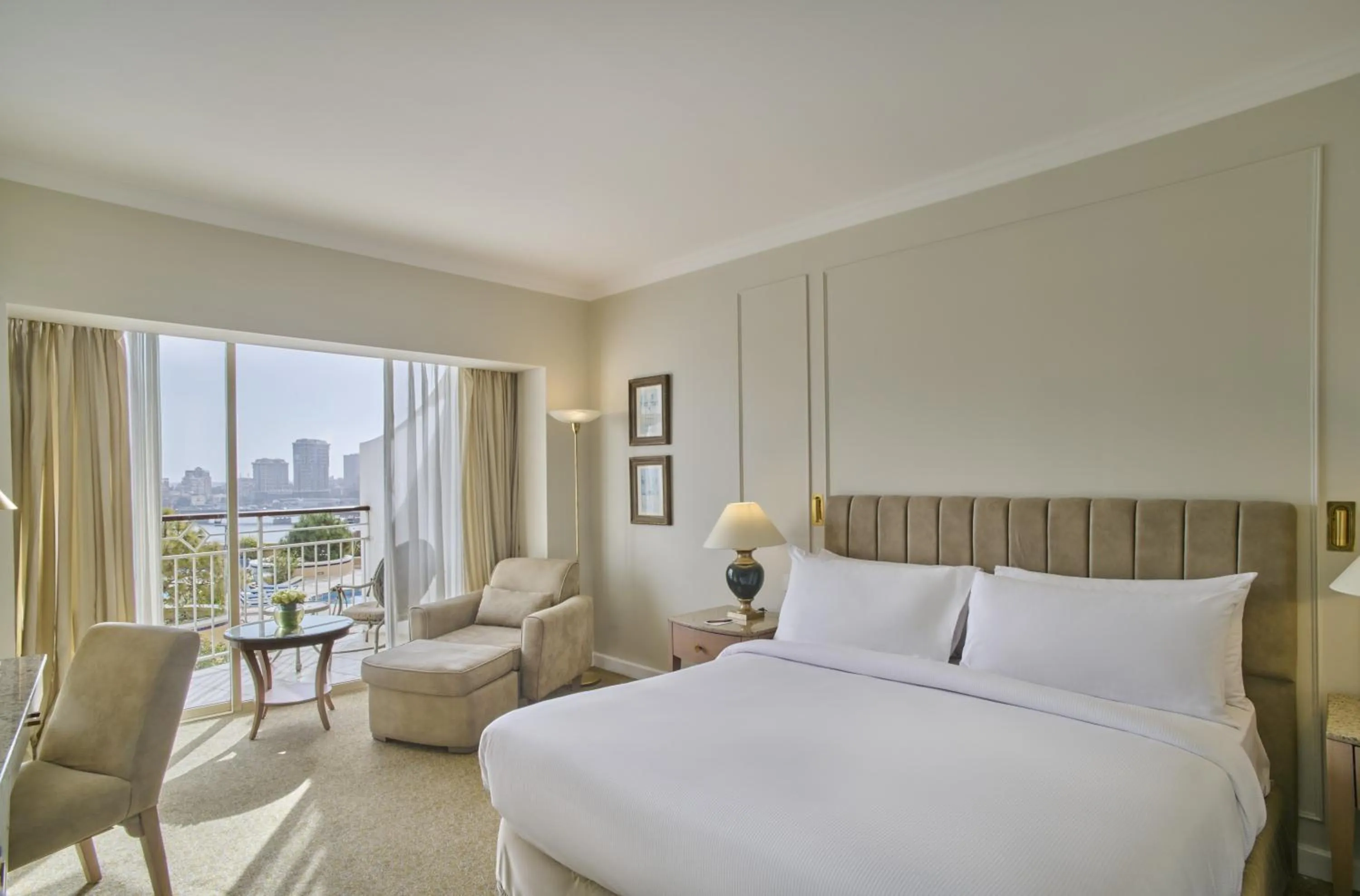 View (from property/room), Bed in Hilton Cairo Grand Nile