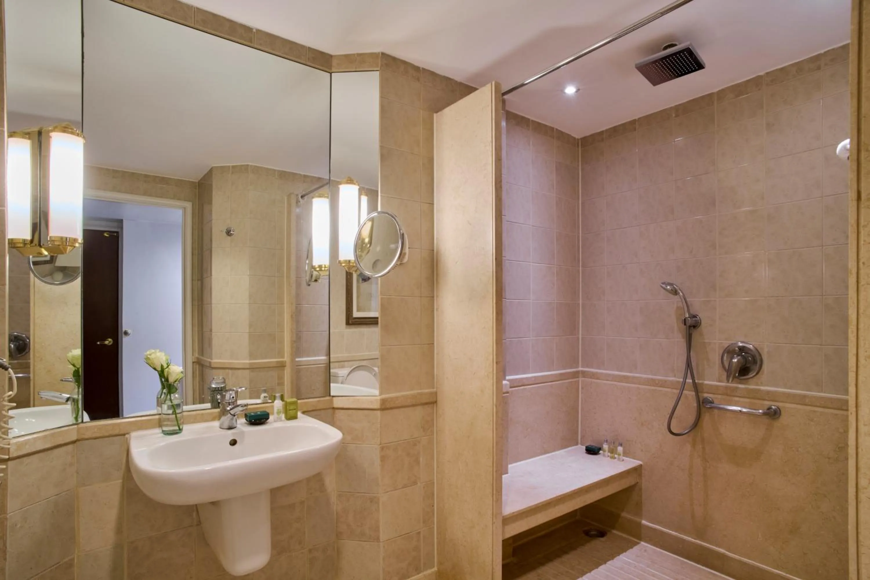 Shower in Hilton Cairo Grand Nile