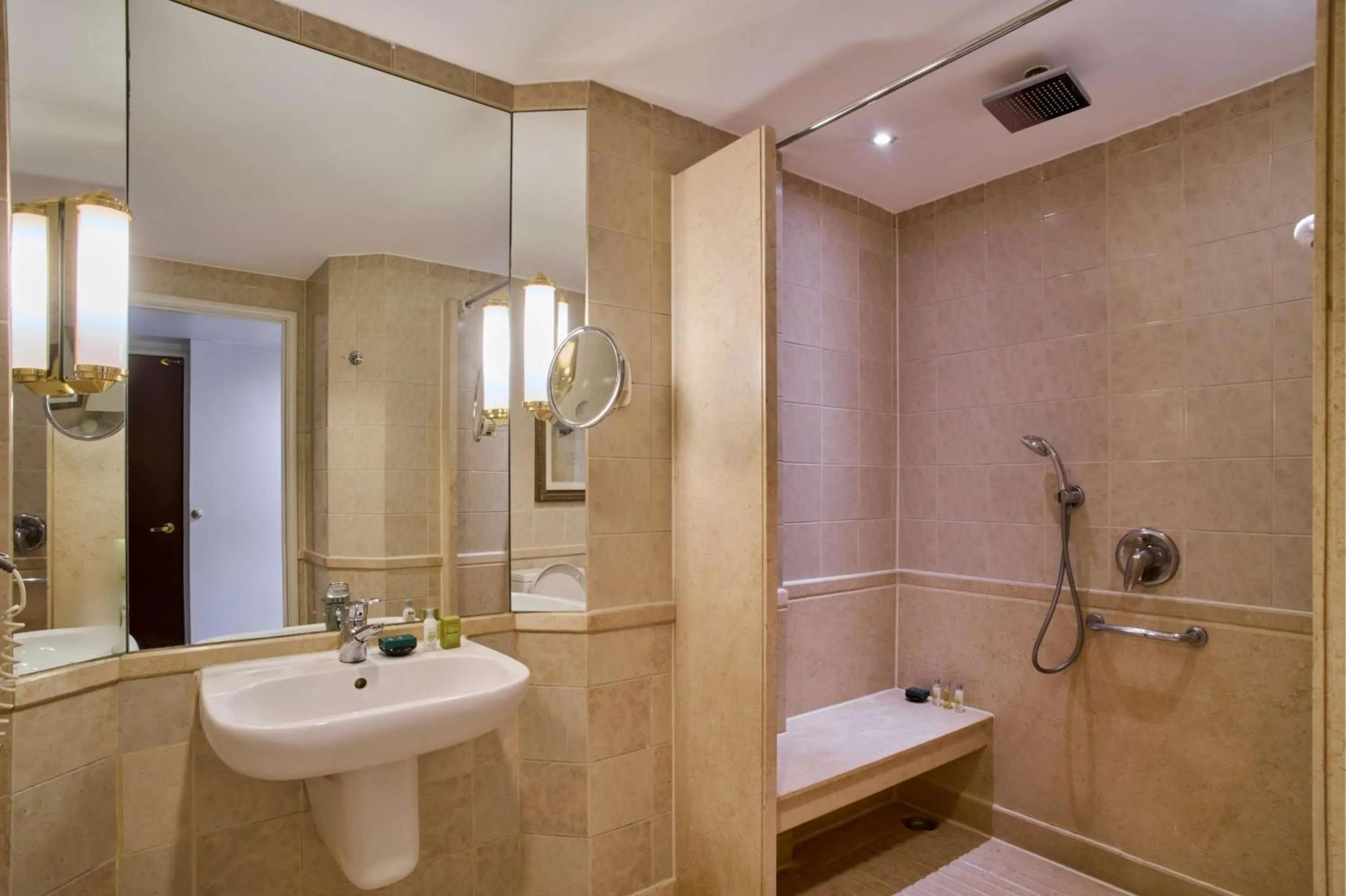 Bathroom in Hilton Cairo Grand Nile