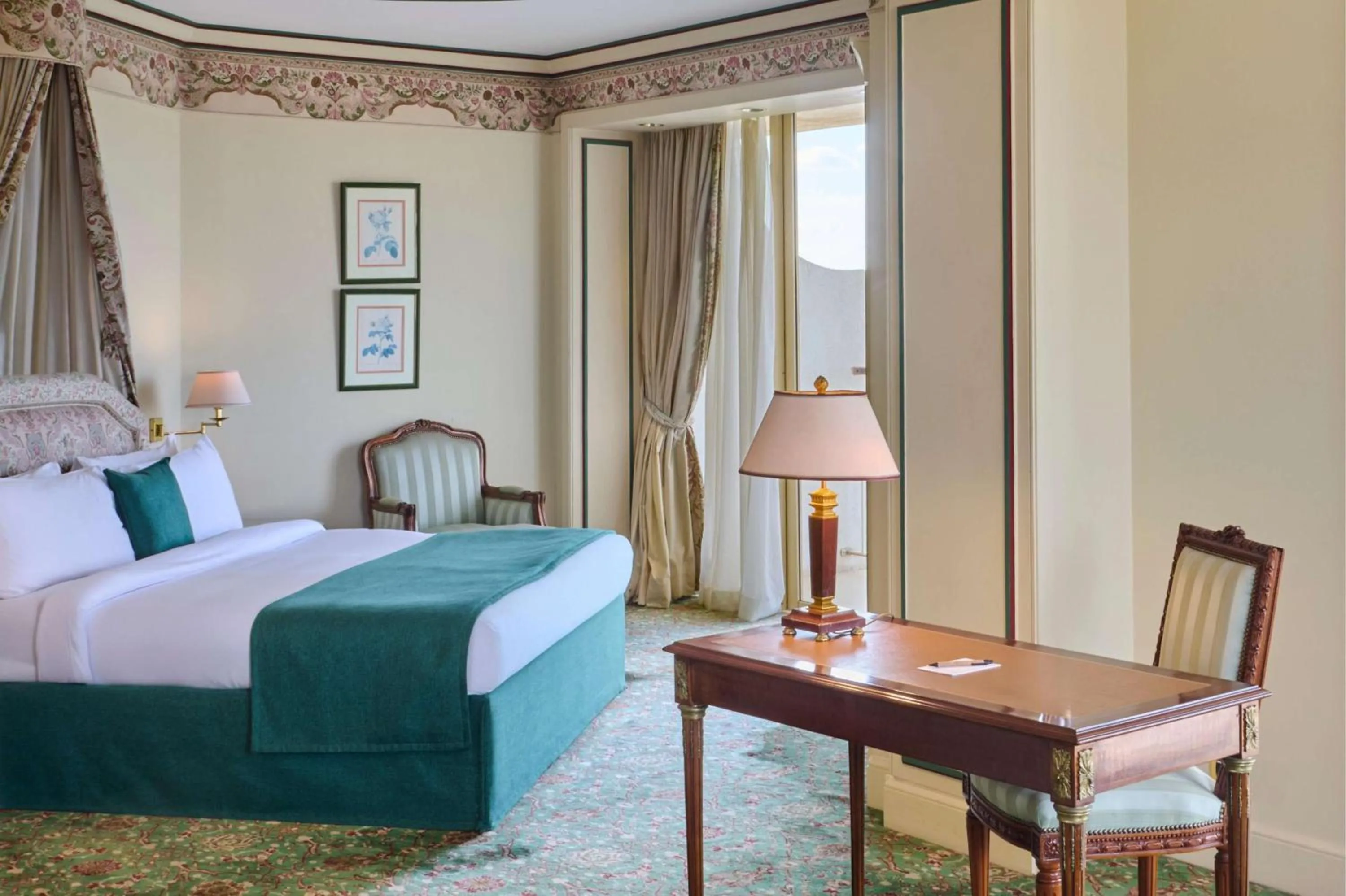 Bedroom, Bed in Hilton Cairo Grand Nile