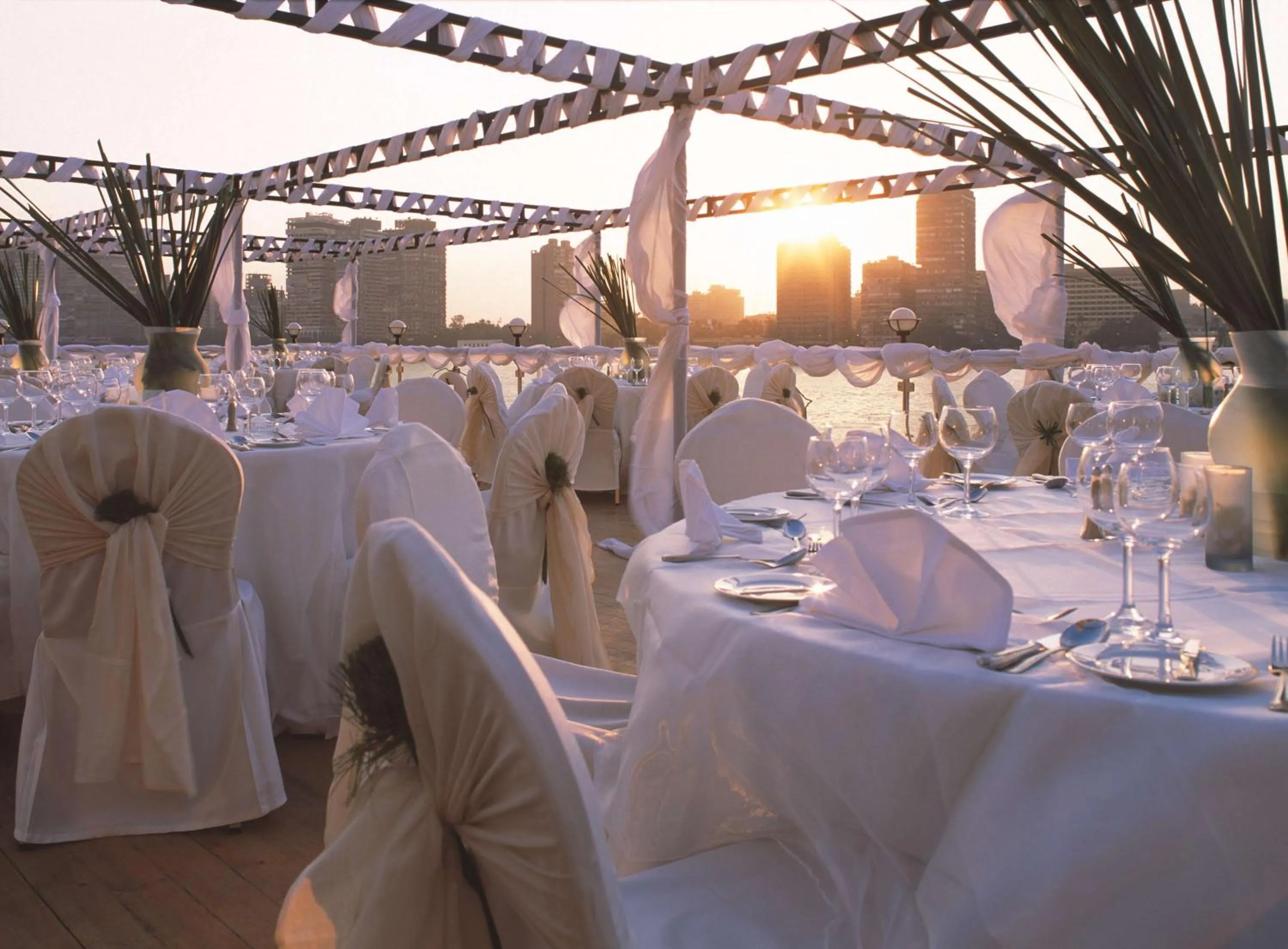 Restaurant/places to eat in Hilton Cairo Grand Nile