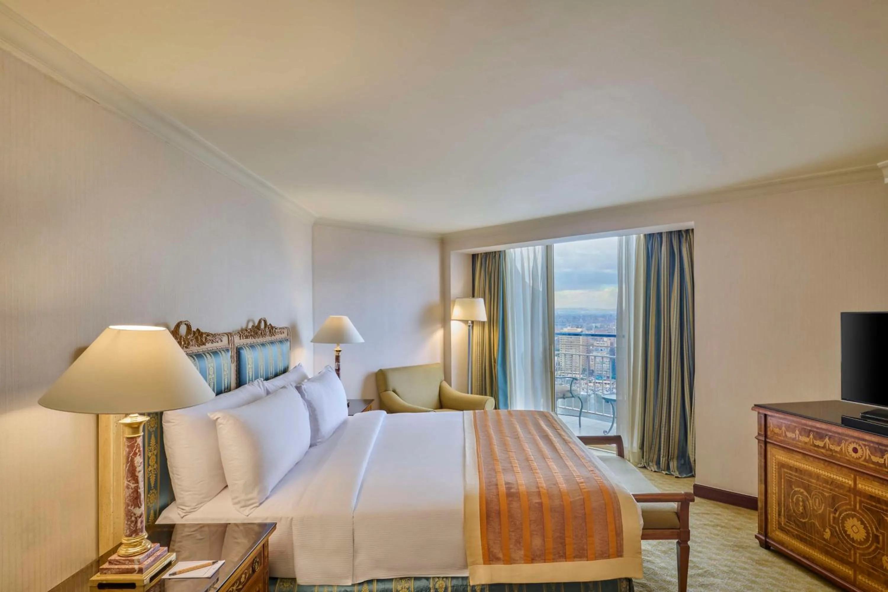 Bed in Hilton Cairo Grand Nile