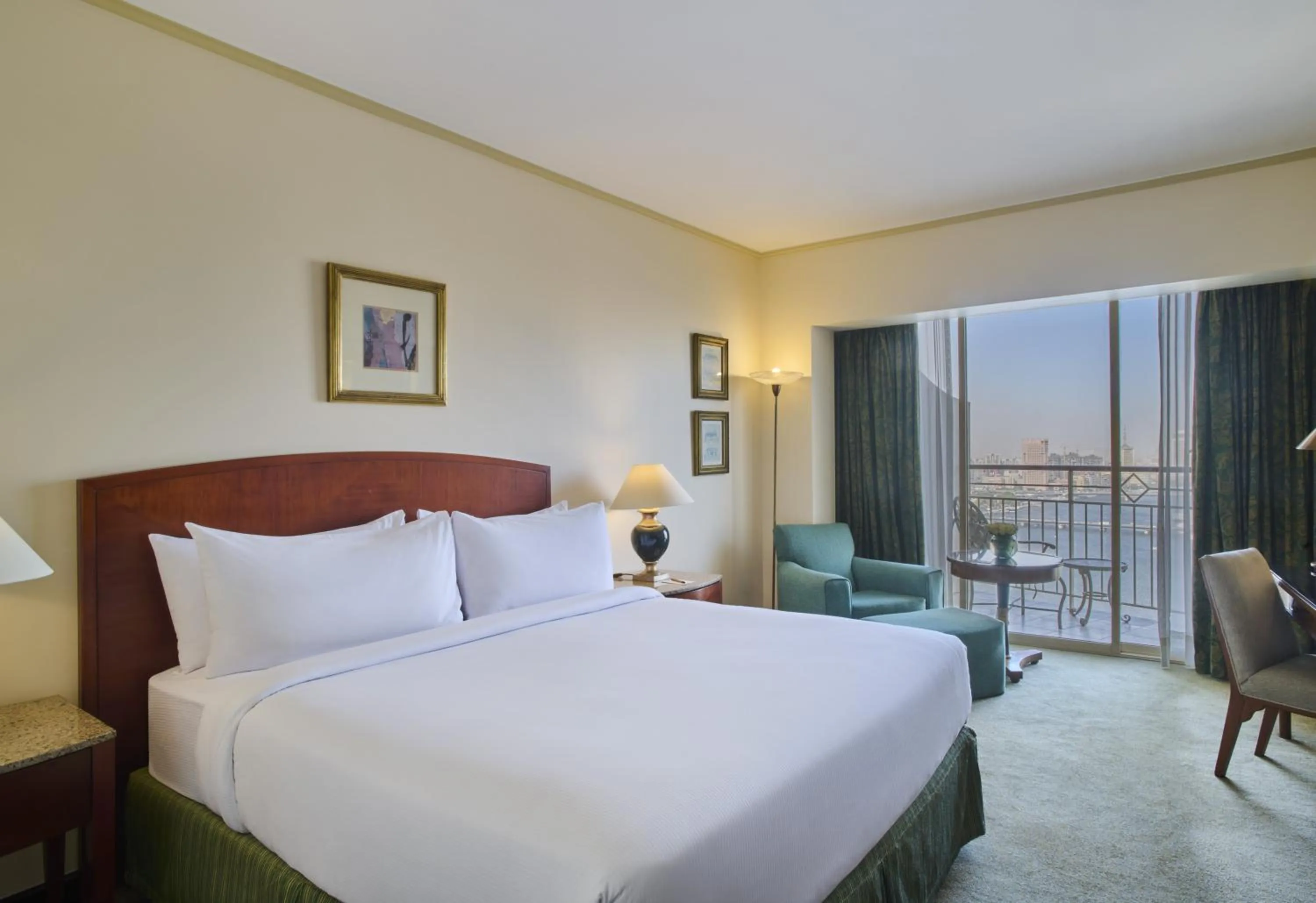 Bedroom, Bed in Hilton Cairo Grand Nile