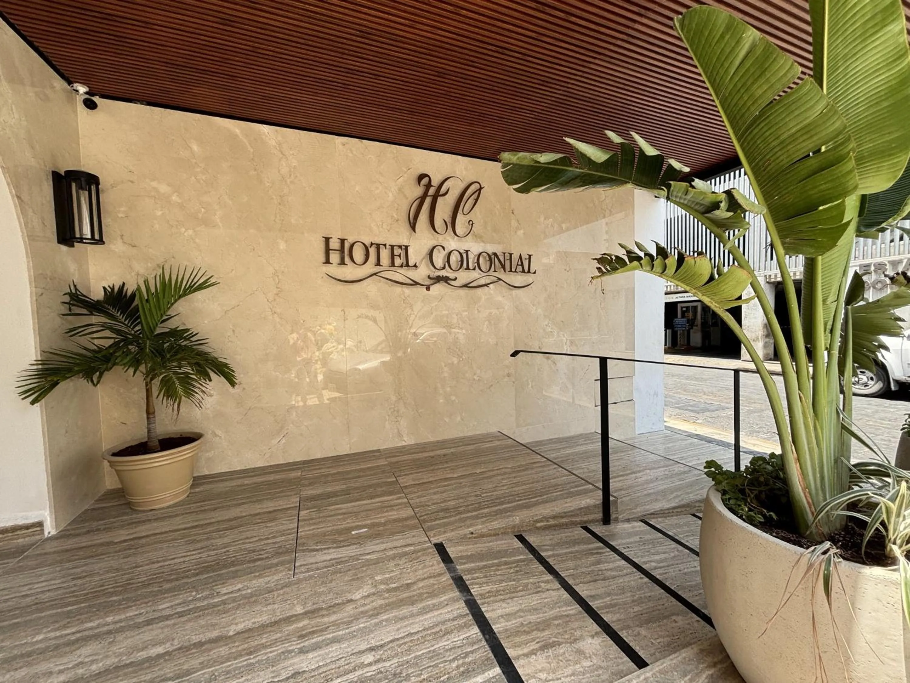 Logo/Certificate/Sign in Hotel Colonial de Merida