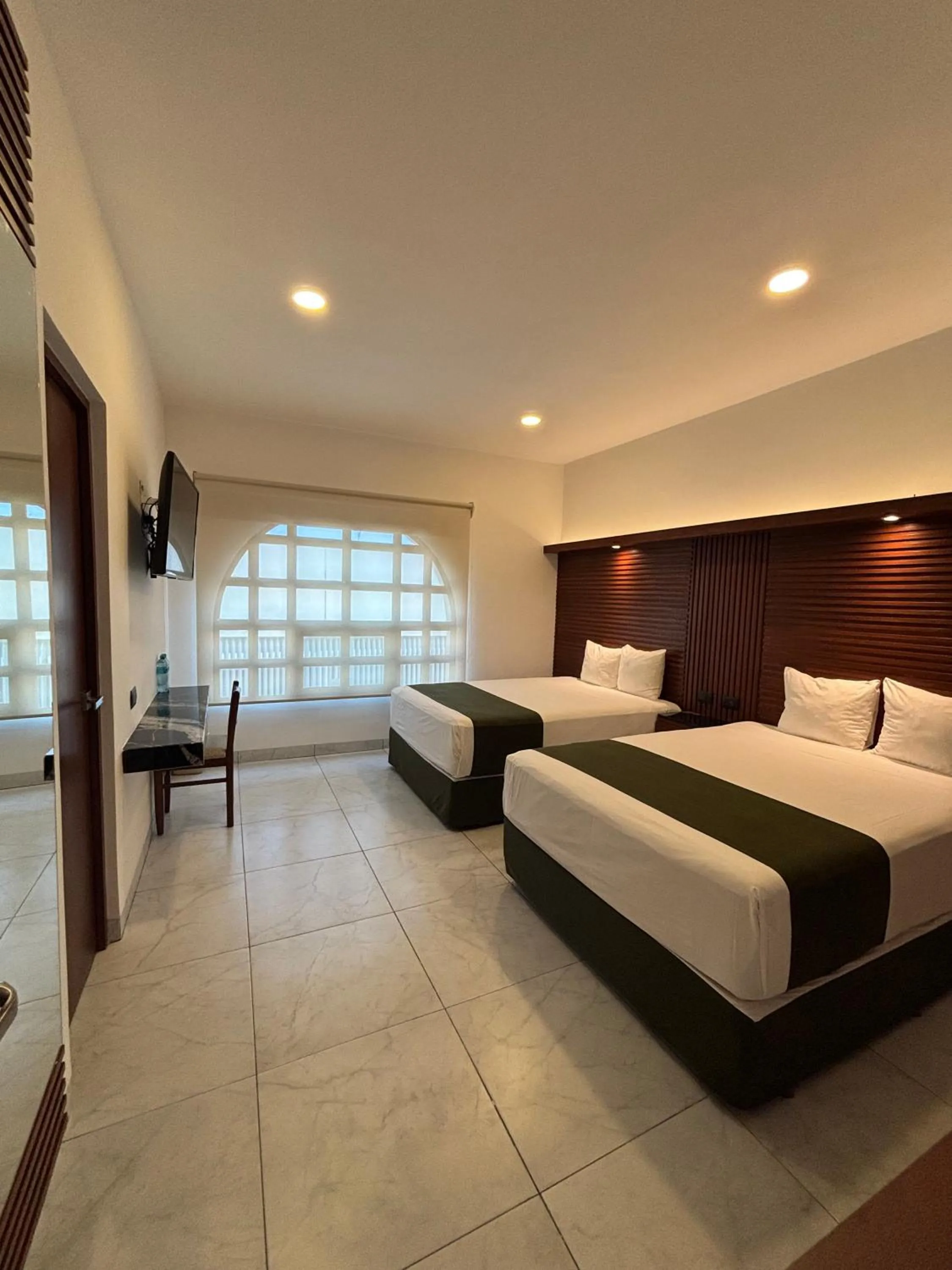 Photo of the whole room, Bed in Hotel Colonial de Merida