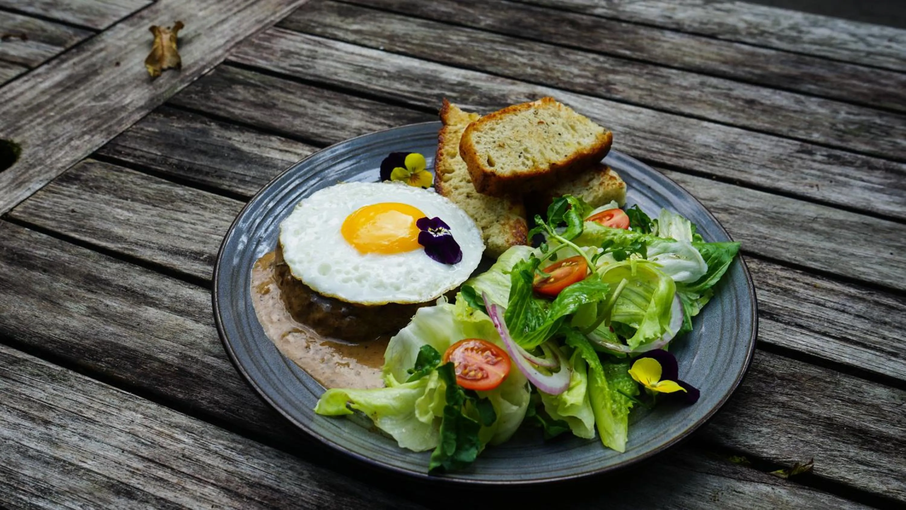 Food and drinks in Kayu Arum Resort