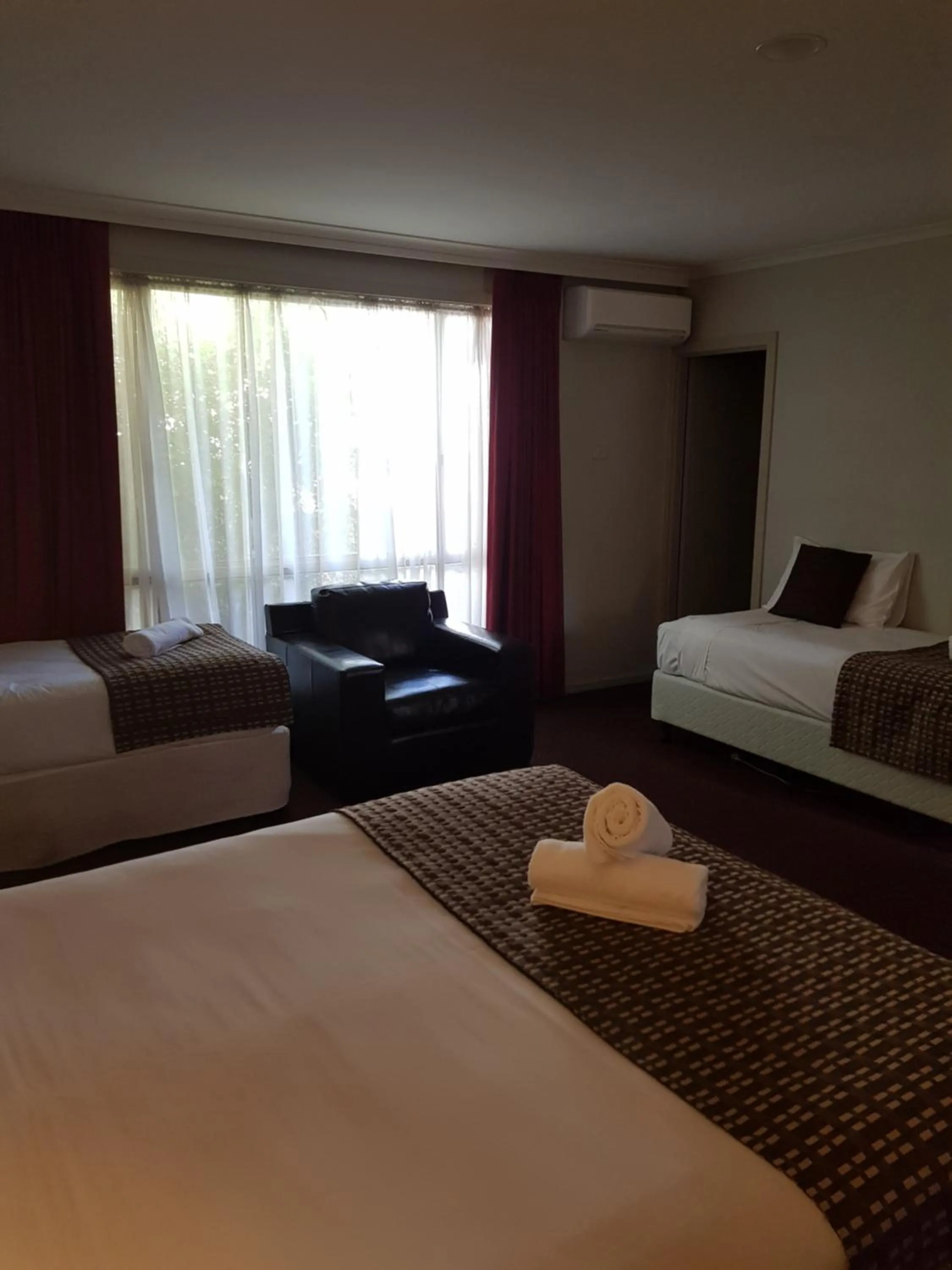 Photo of the whole room, Bed in Ringwood Lake Inn